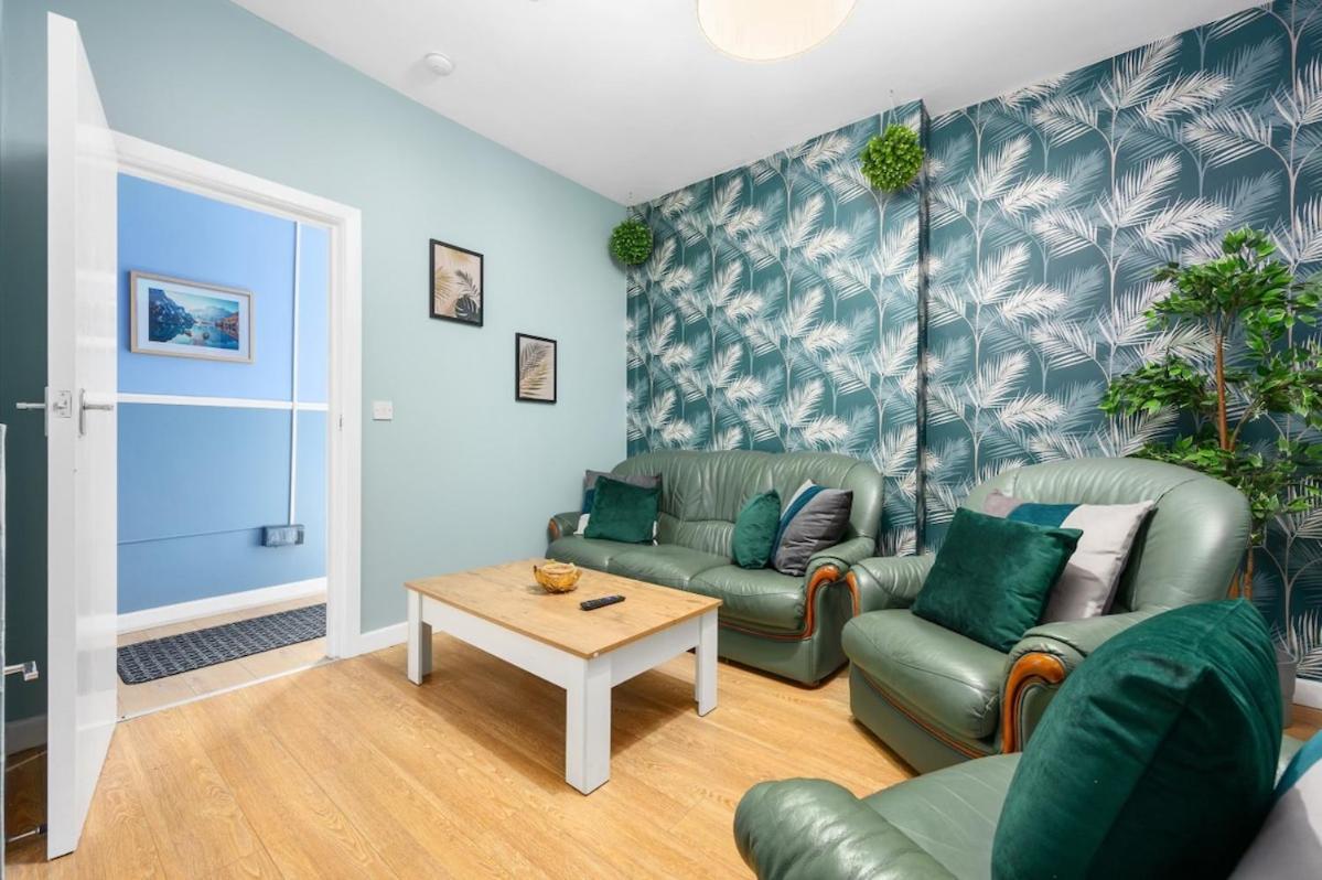 Mega Flat Near Centre And Etihad Stadium Apartment