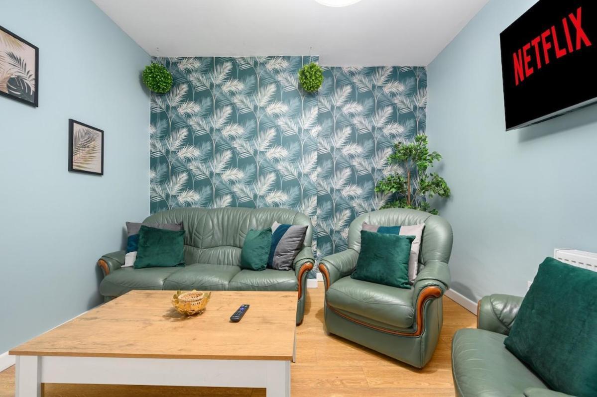 Mega Flat Near Centre And Etihad Stadium