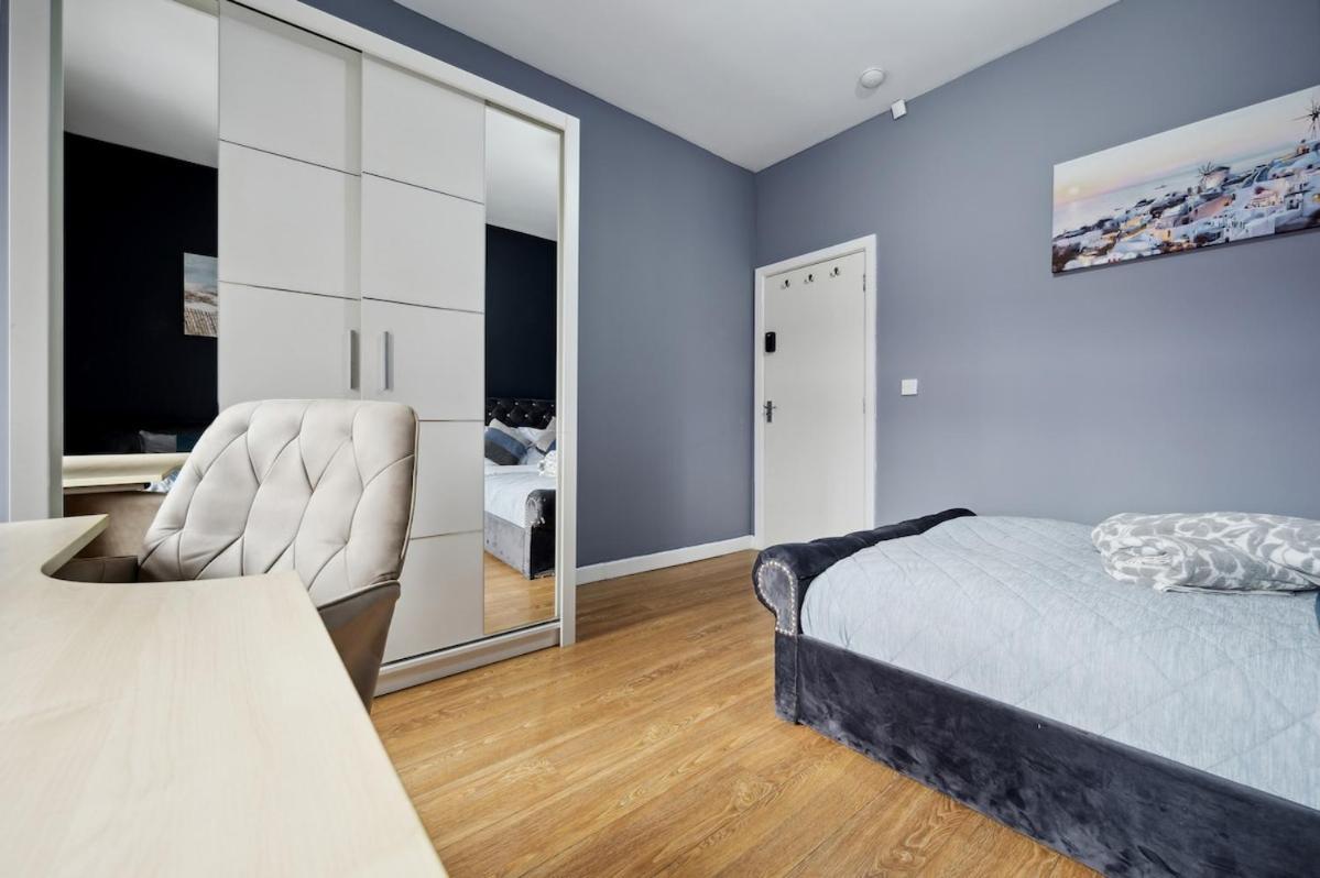 Mega Flat Near Centre And Etihad Stadium