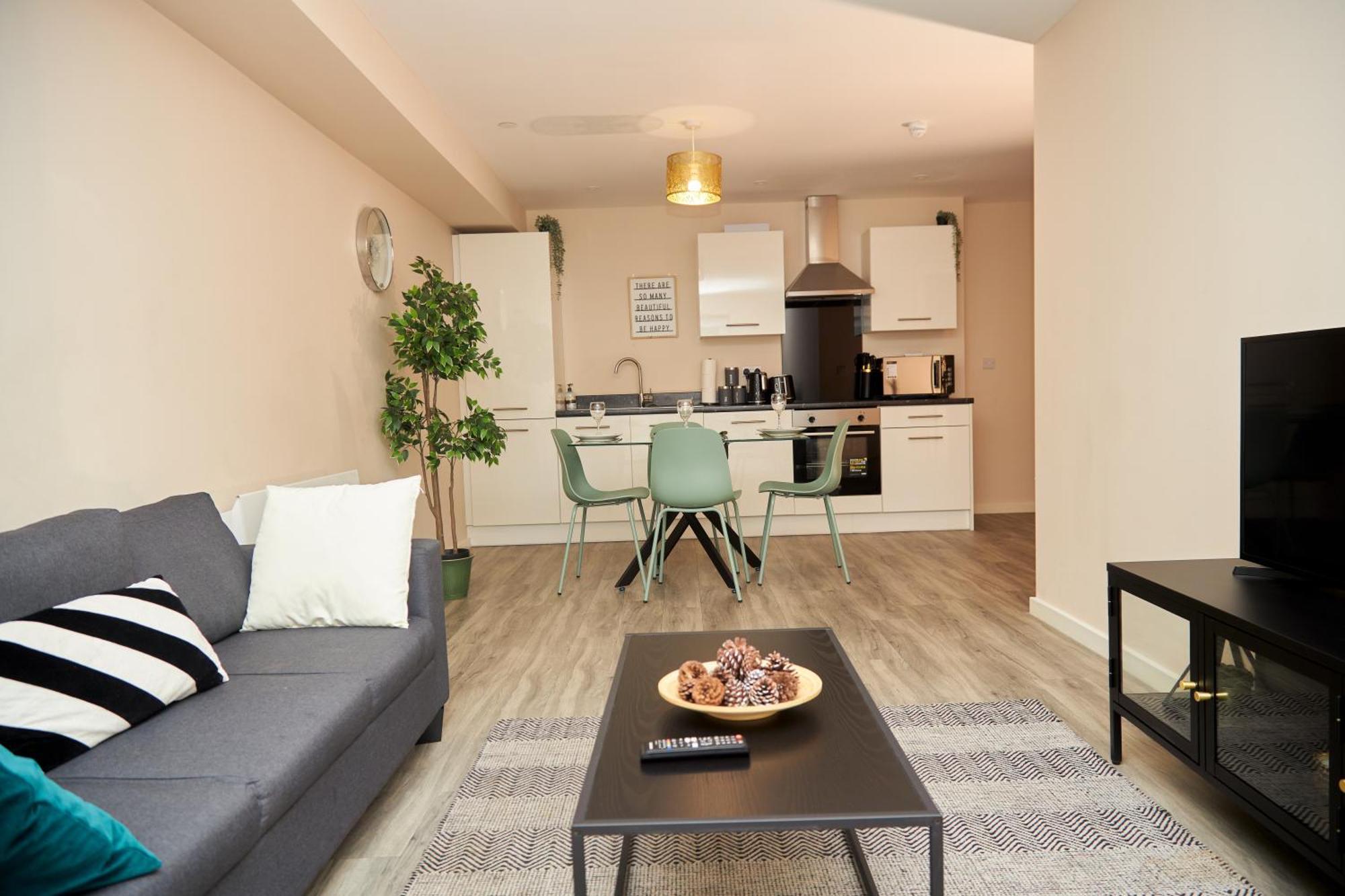 Deluxe And Cozy Two Bedroom With 1 Bathroom And Open Balcony Apartment *