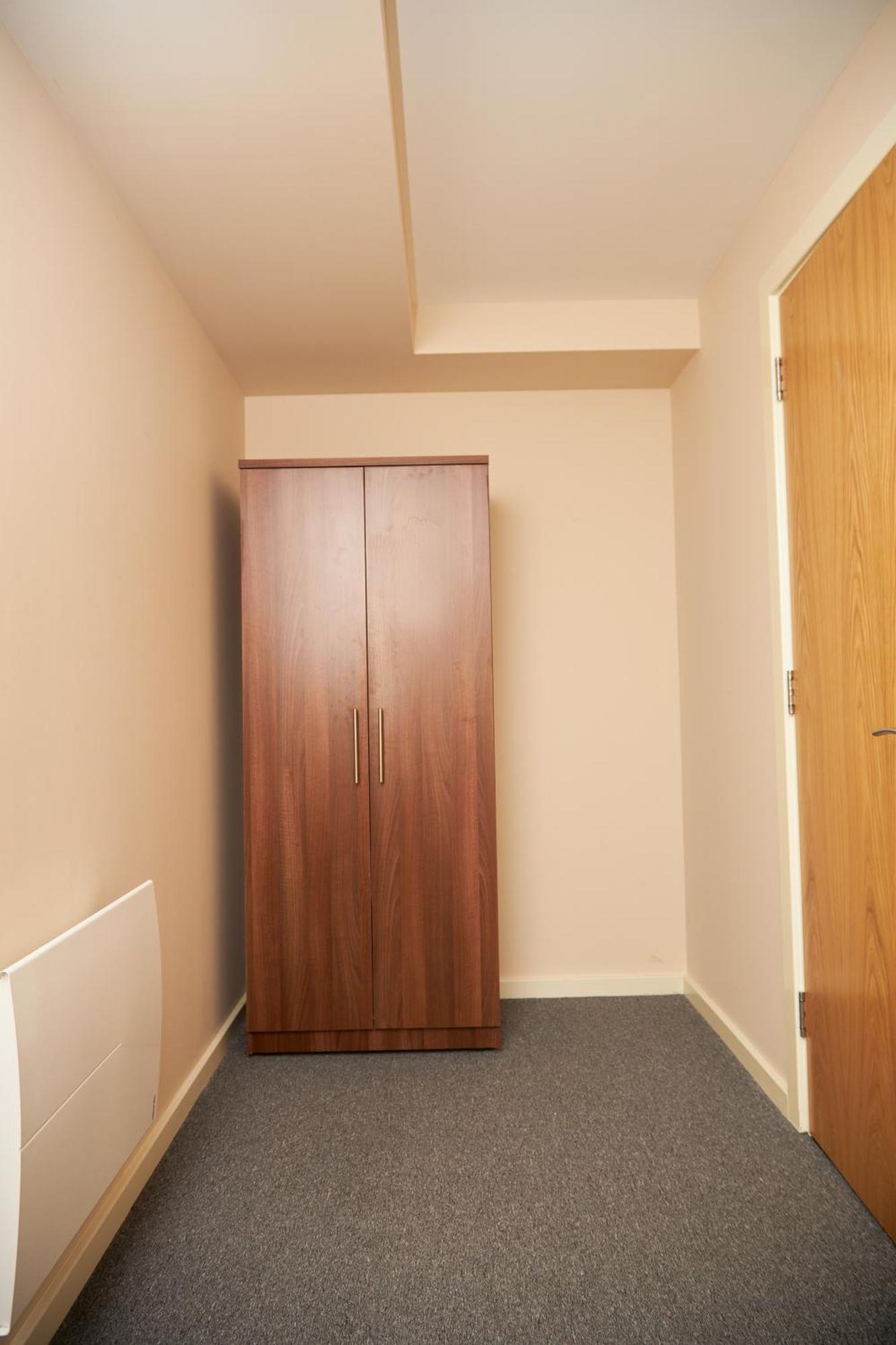 Deluxe And Cozy Two Bedroom With 1 Bathroom And Open Balcony *