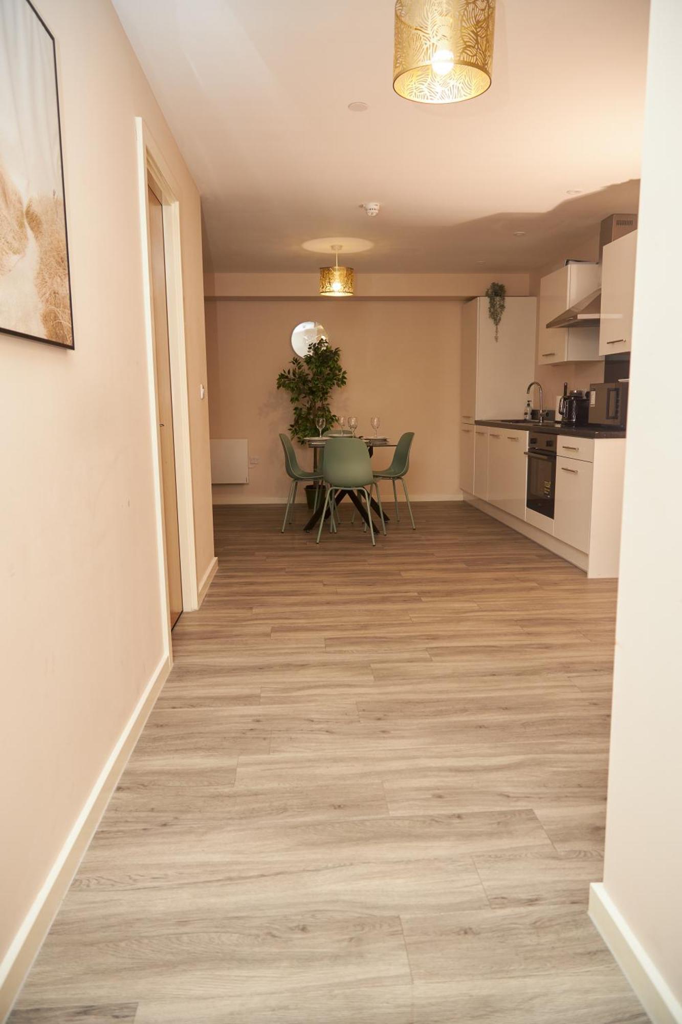 Deluxe And Cozy Two Bedroom With 1 Bathroom And Open Balcony Apartment *
