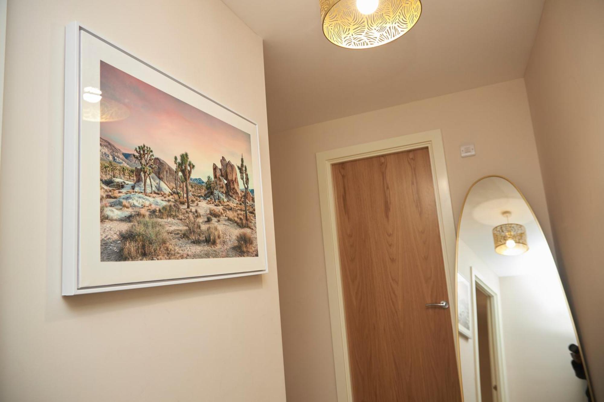 Deluxe And Cozy Two Bedroom With 1 Bathroom And Open Balcony Apartment *