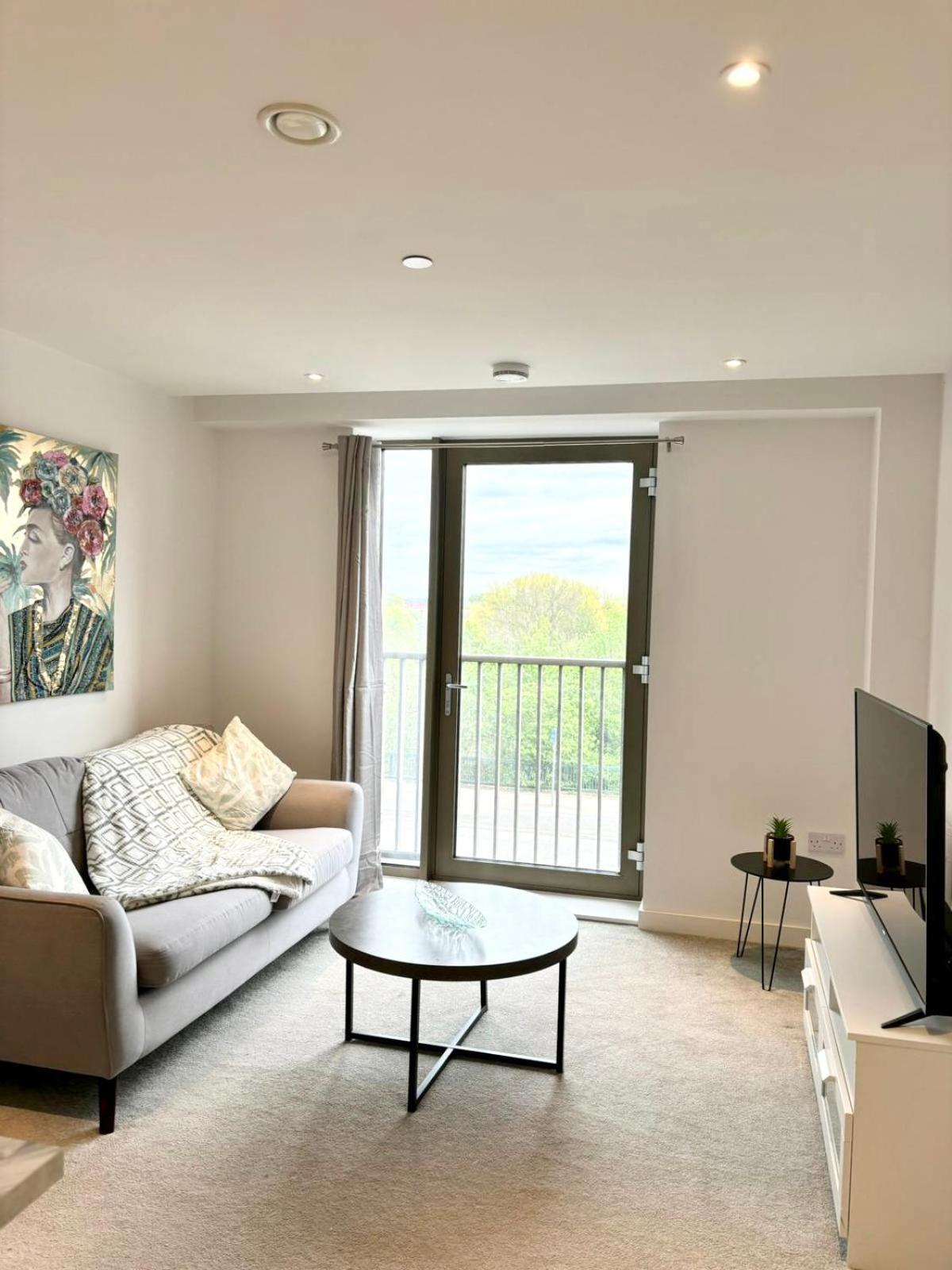 Heart Of Centre 2 Bed Appartement *