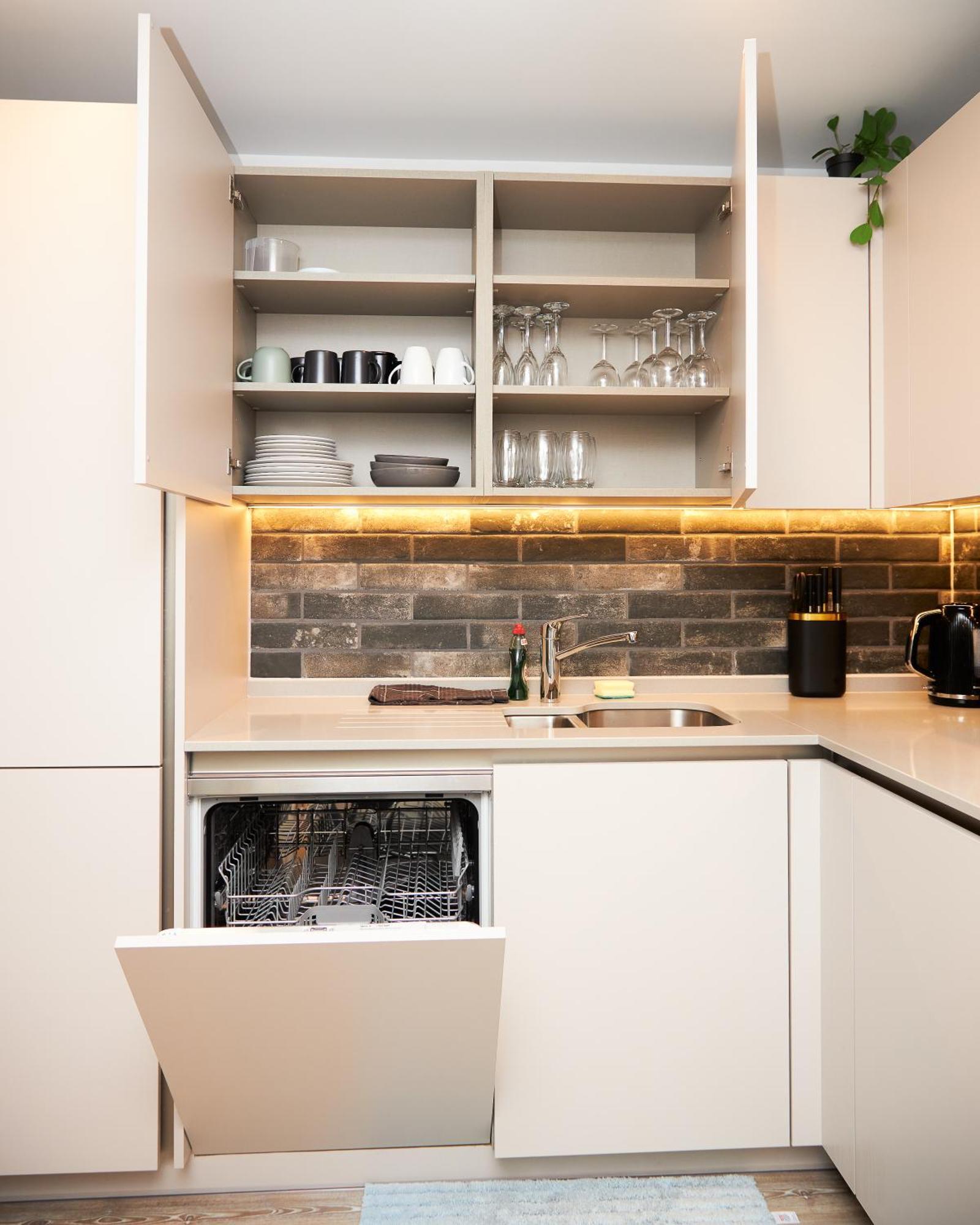 Luxury 2 Bedroom And Bathroom In With Balcony * Manchester