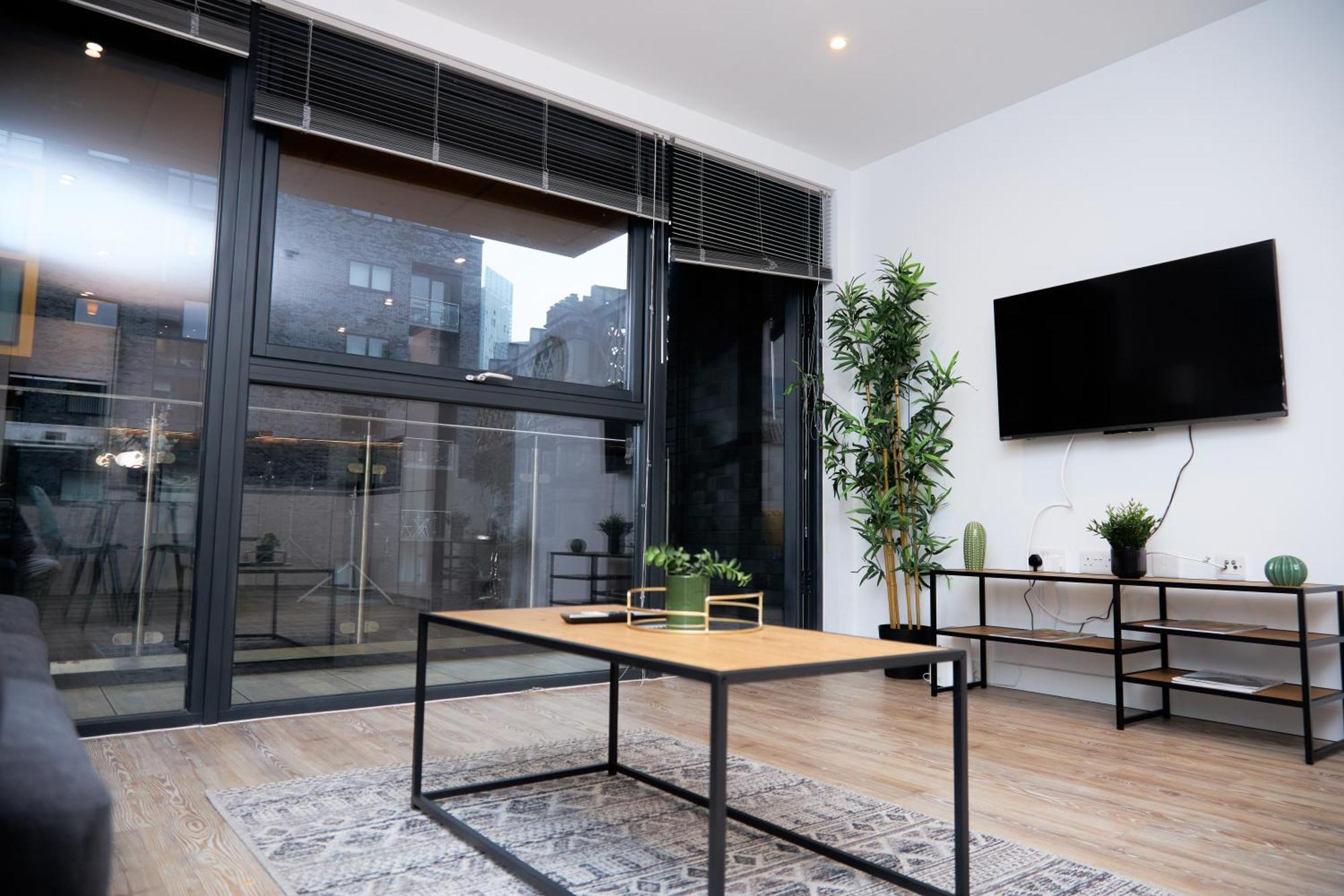 Luxury 2 Bedroom And Bathroom In With Balcony Manchester