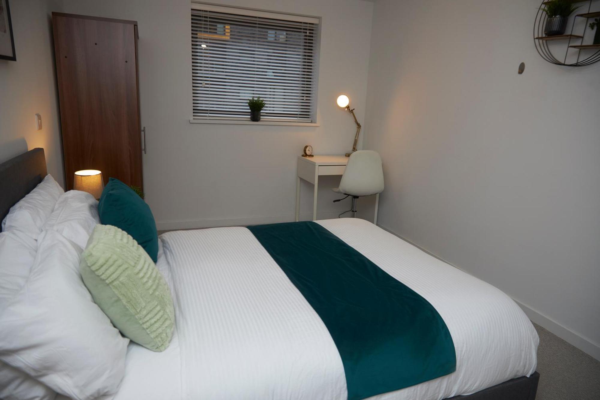 Luxury 2 Bedroom And Bathroom In With Balcony Manchester
