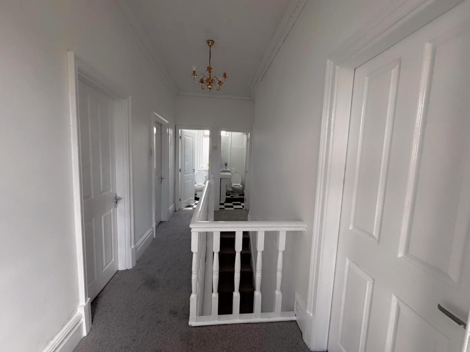 Double-bedroom In The Heart Of Salford Perfect For Short Guest house