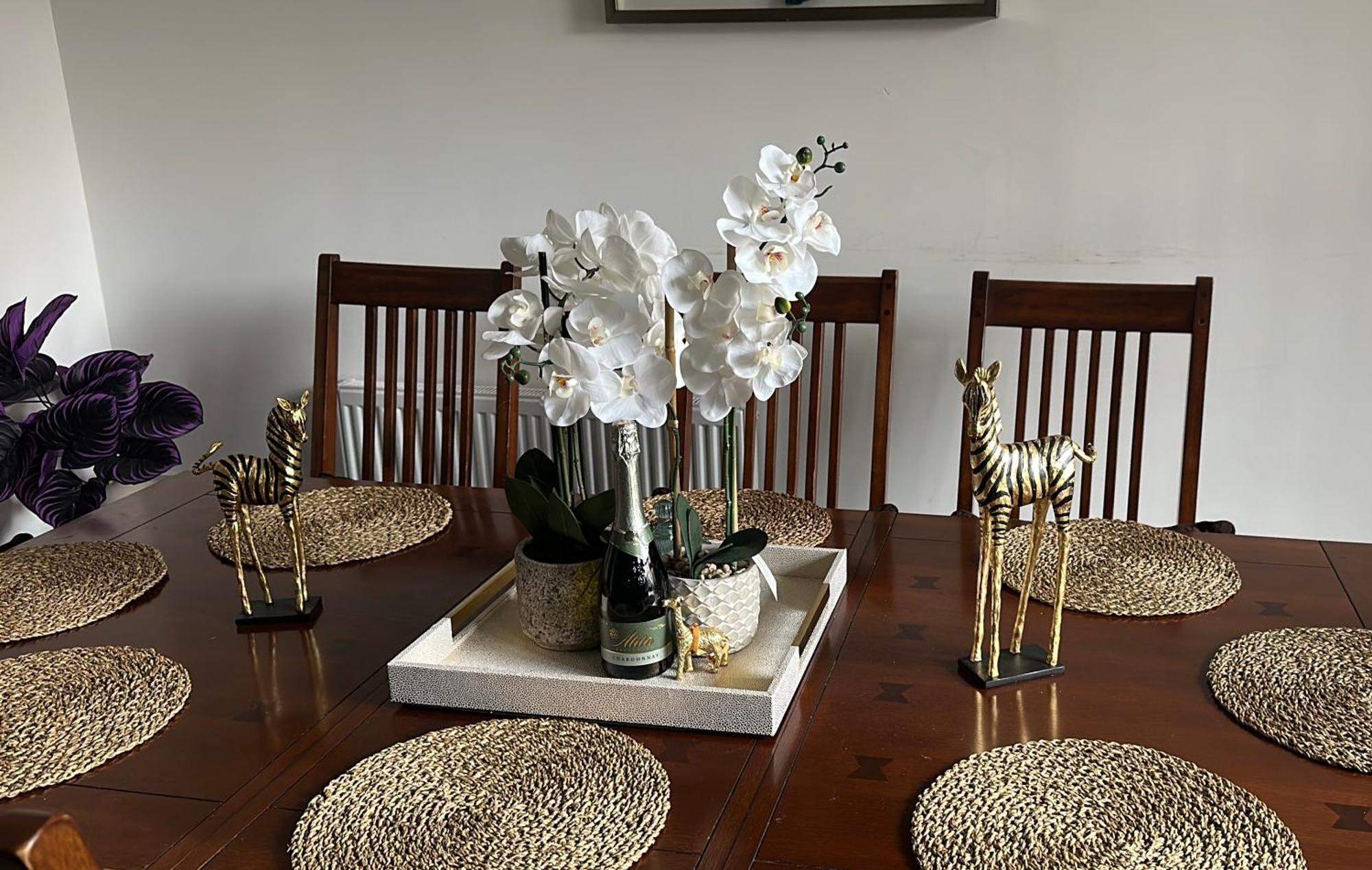 5 Bedroom Luxury Townhouse Near Centre, Sleep 16 Apartment
