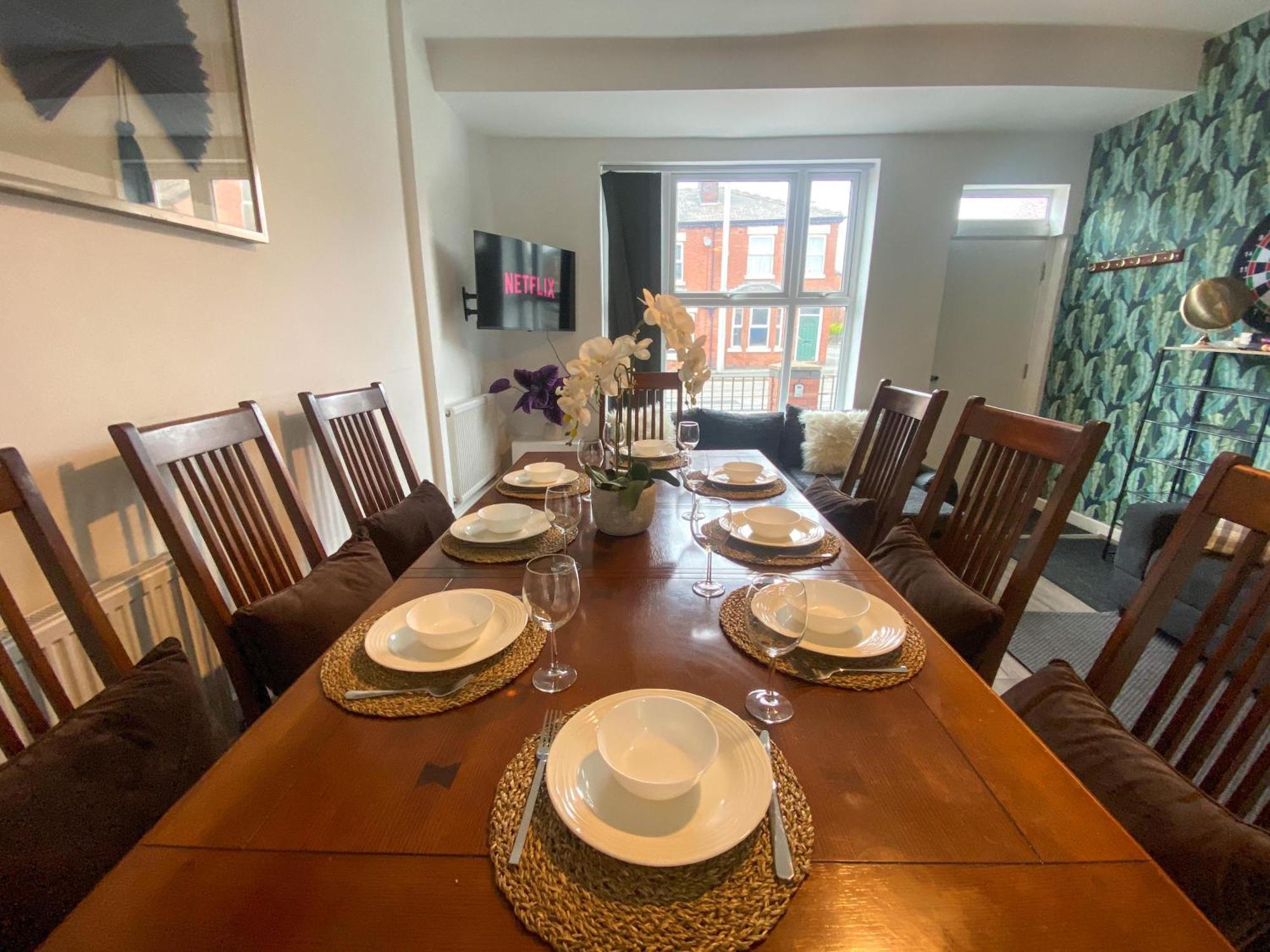Apartment 5 Bedroom Luxury Townhouse Near Centre, Sleep 16 Manchester