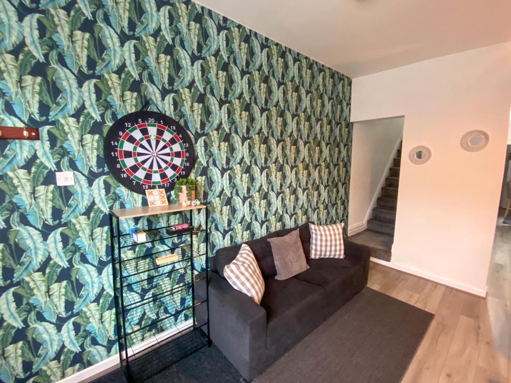 5 Bedroom Luxury Townhouse Near Centre, Sleep 16 Manchester
