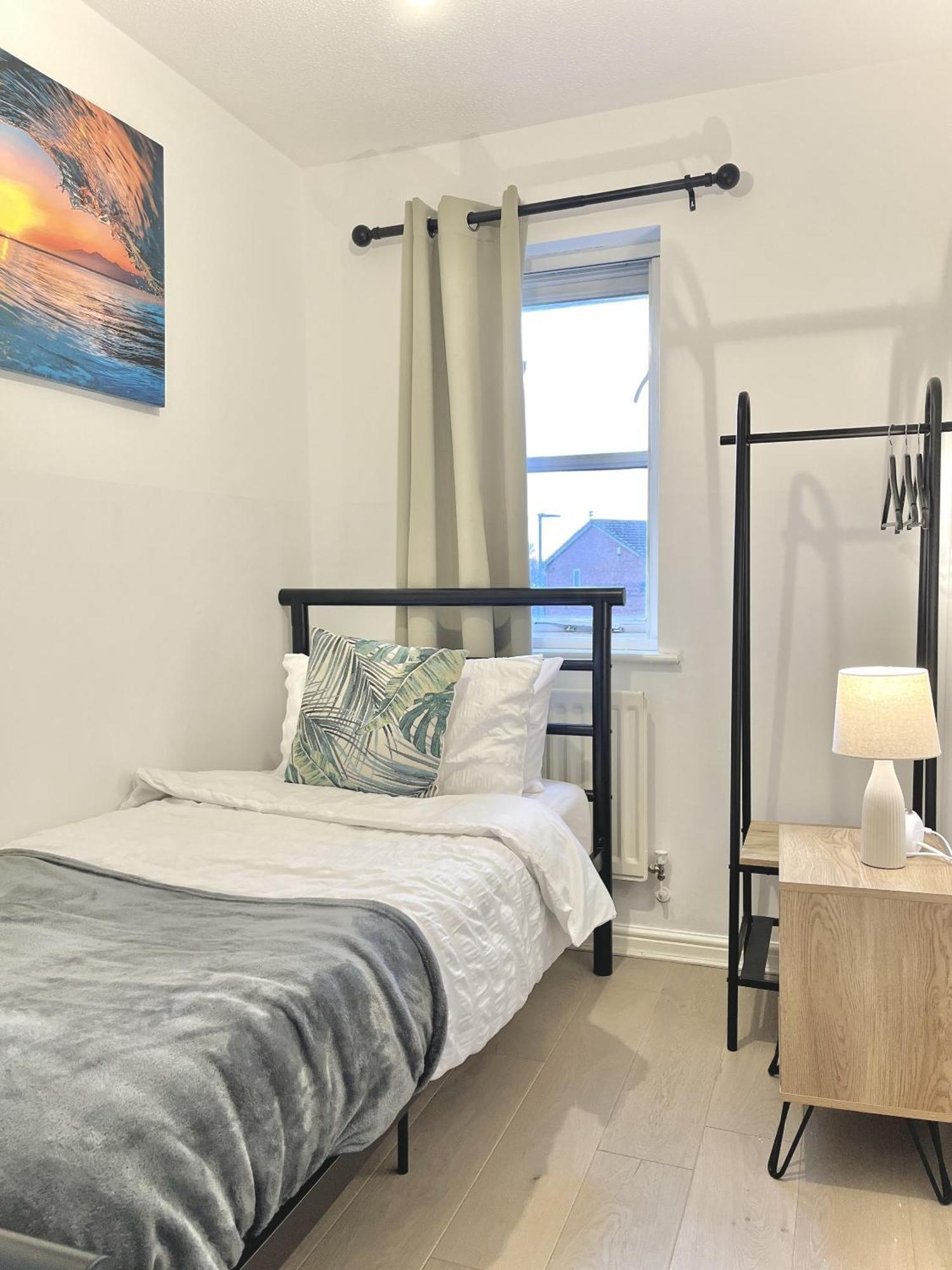 Ideal 3-bed Stay-away-home Area Holiday home
