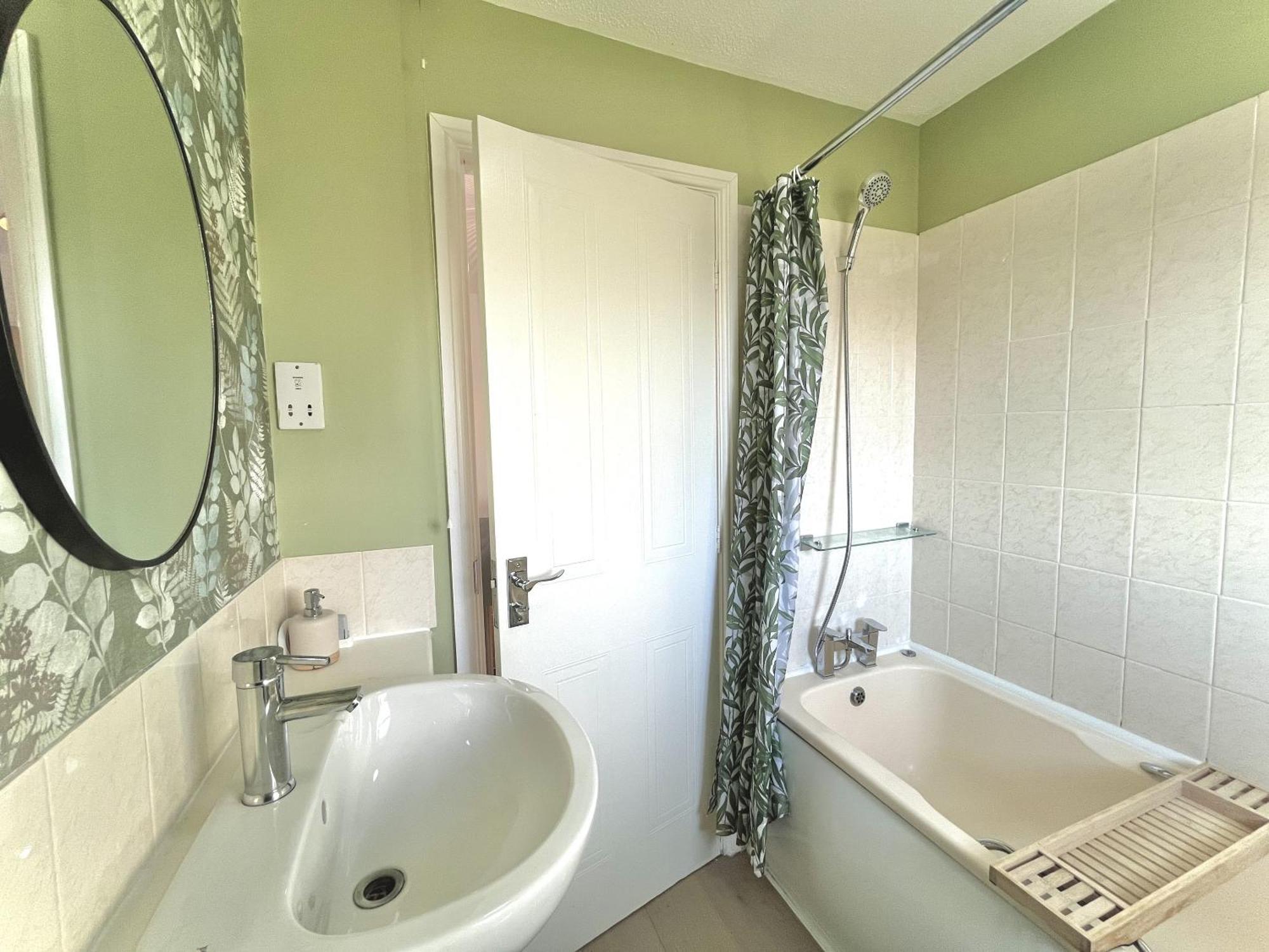Ideal 3-bed Stay-away-home Area Holiday home *