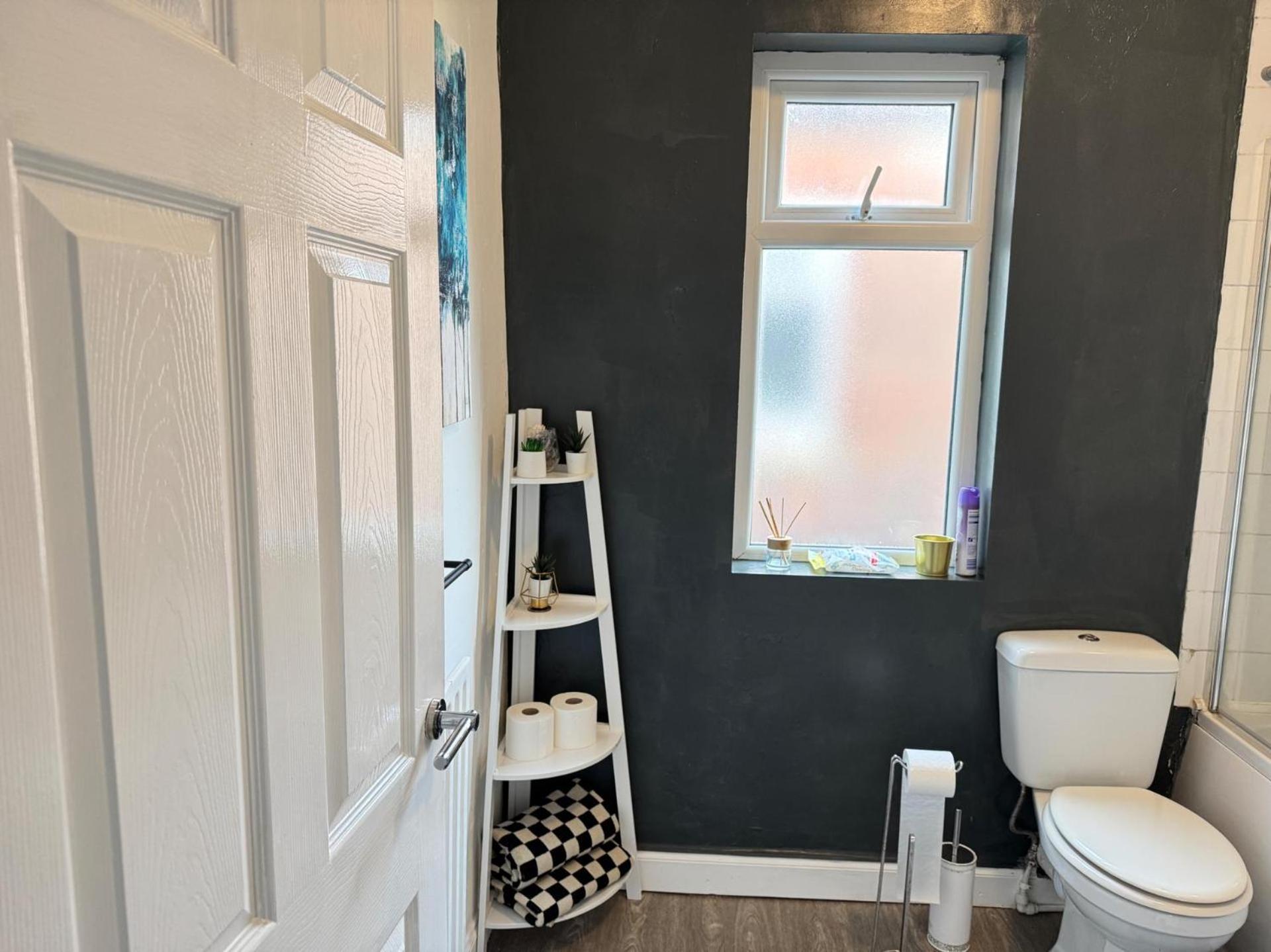 - House - Sleeps 6 - Parking - Garden Holiday home