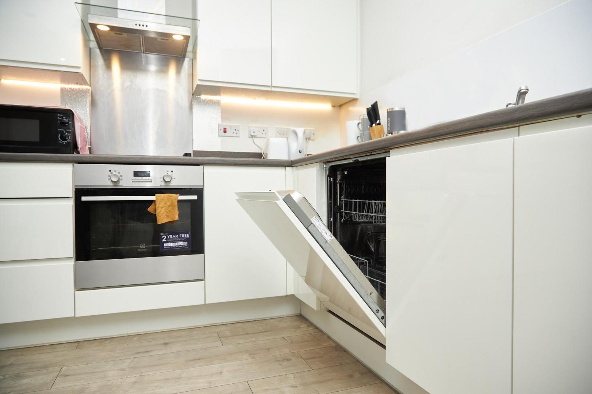 Luxury Ensuite With Shared Living And Kitchen Guest house Manchester