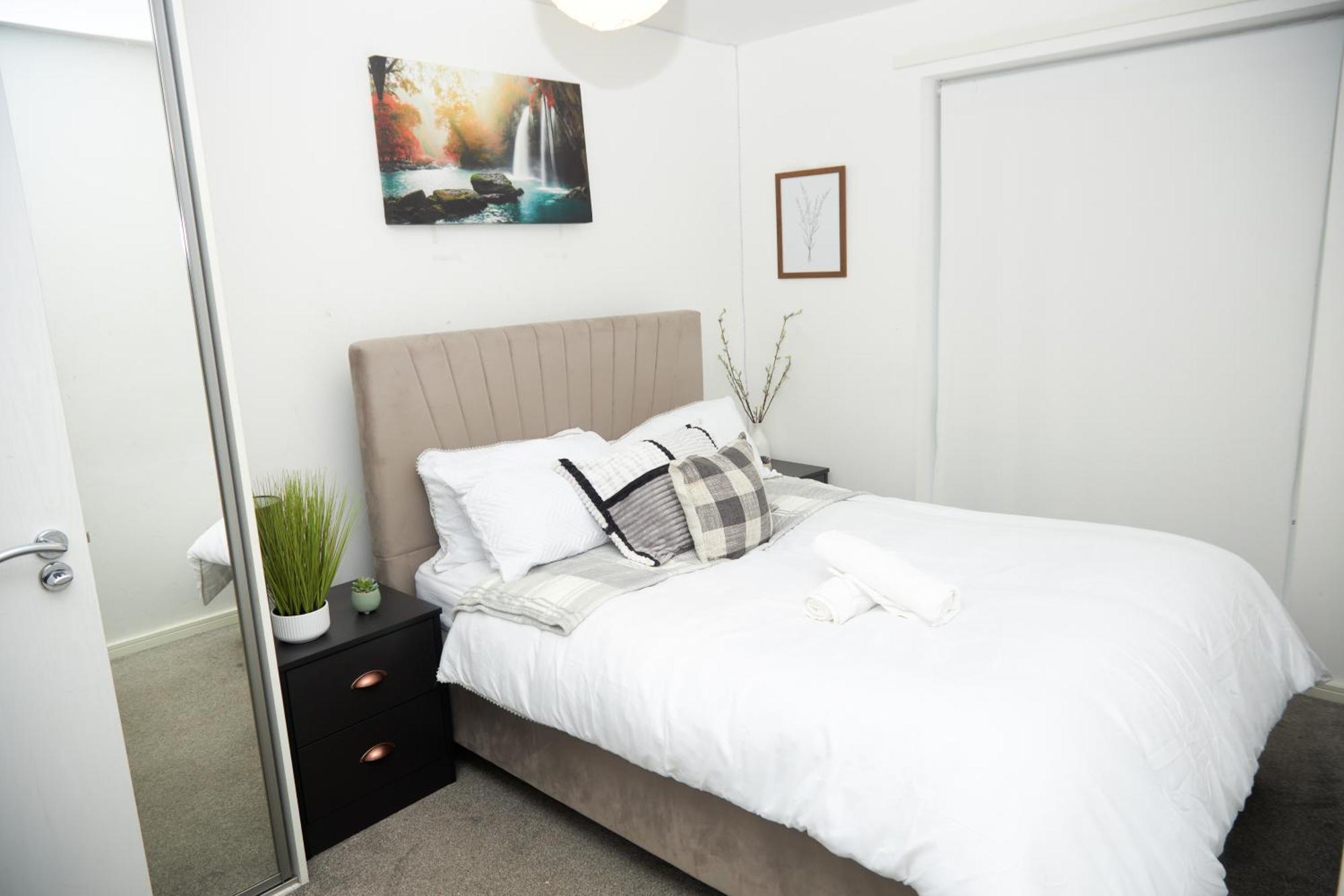 Luxury Ensuite With Shared Living And Kitchen Guest house