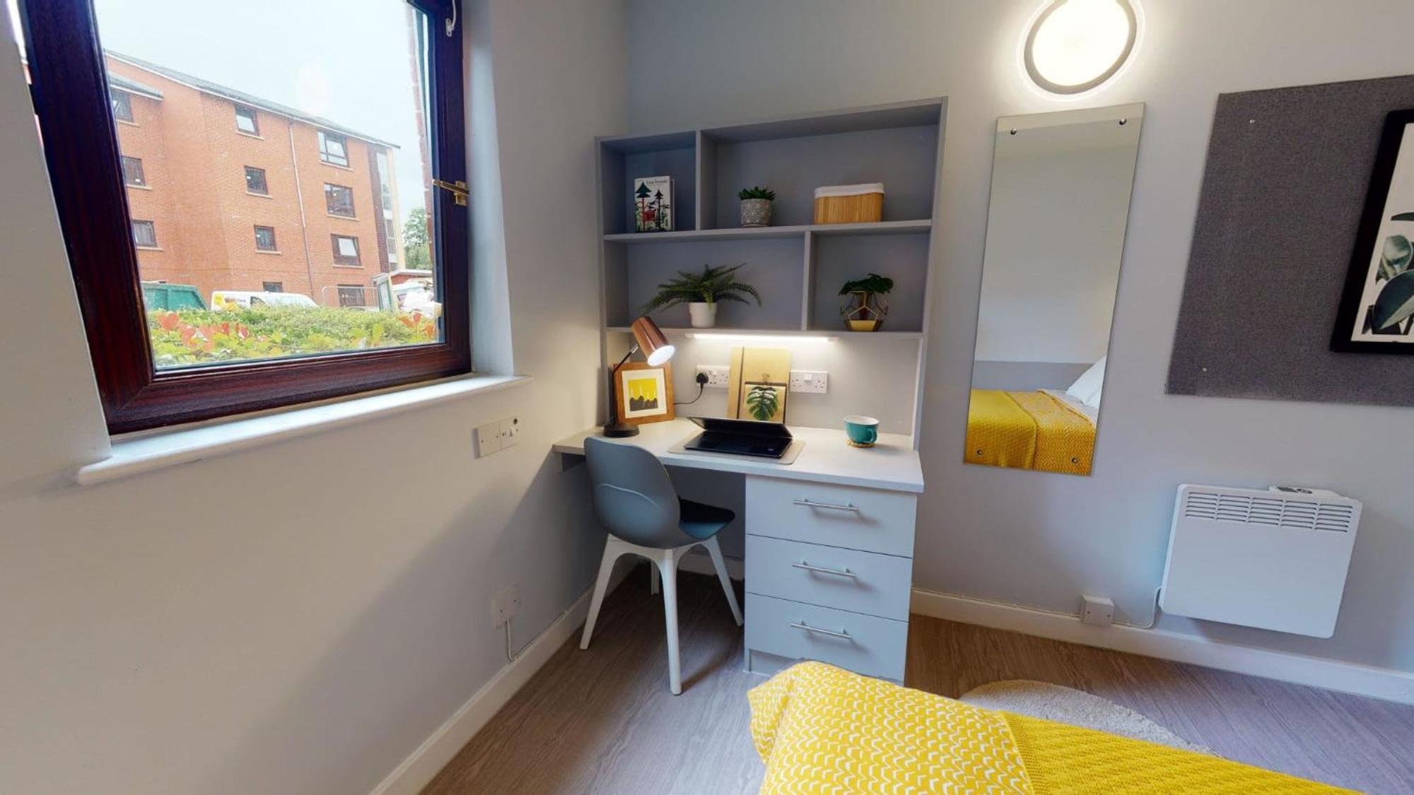Experience Community Living At Daisy Bank In Mcr Centre Apartment *