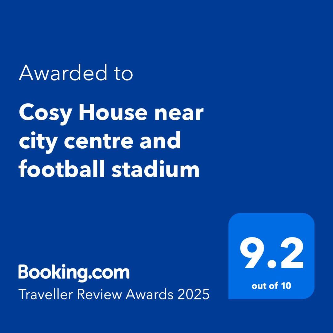 Vakantiehuis Cosy House Near Centre And Football Stadium