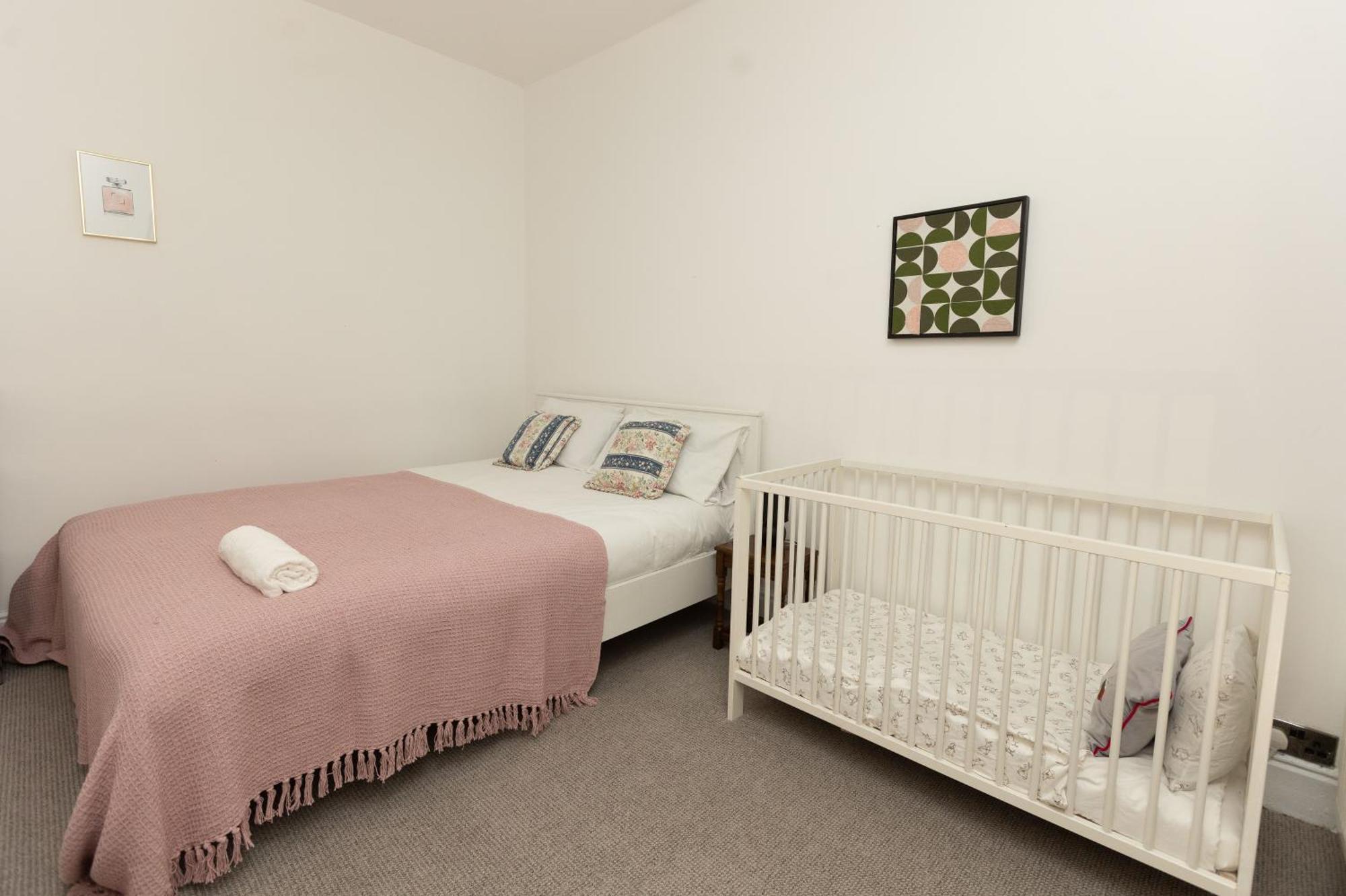 Charming Victorian Retreat 4br House In *