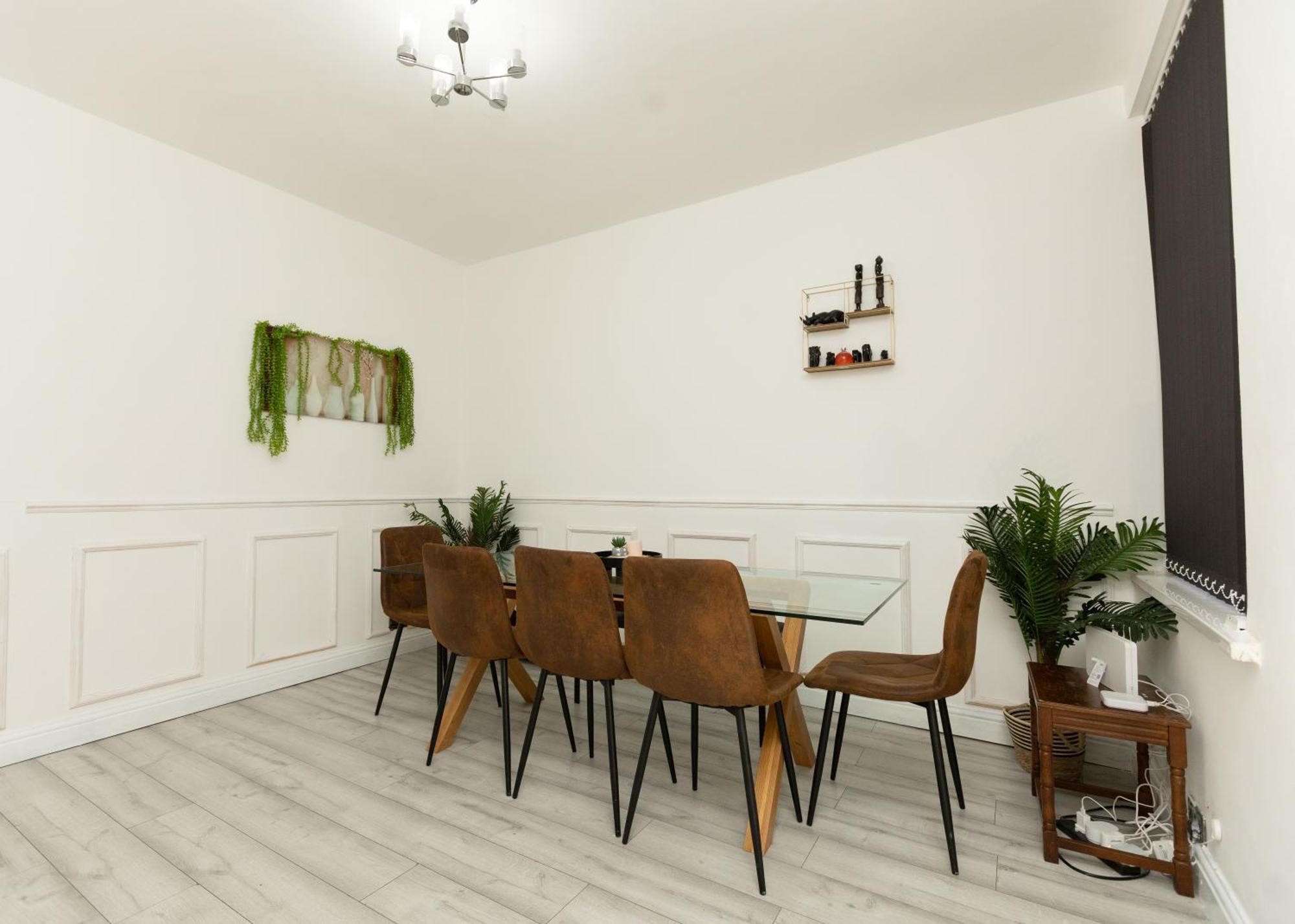 Charming Victorian Retreat 4br House In *