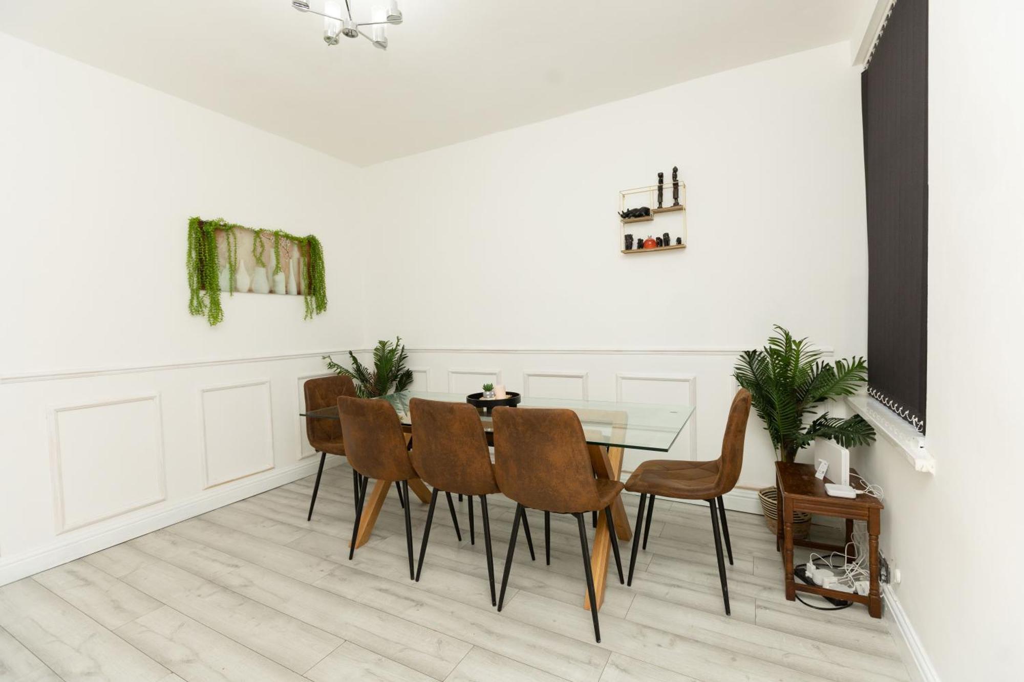 Charming Victorian Retreat 4br House In *