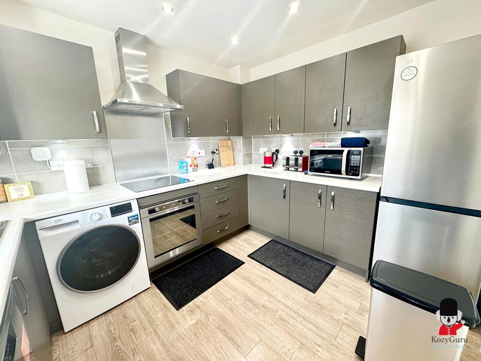 Kozyguru Coop Live 3br Hse With Parking *