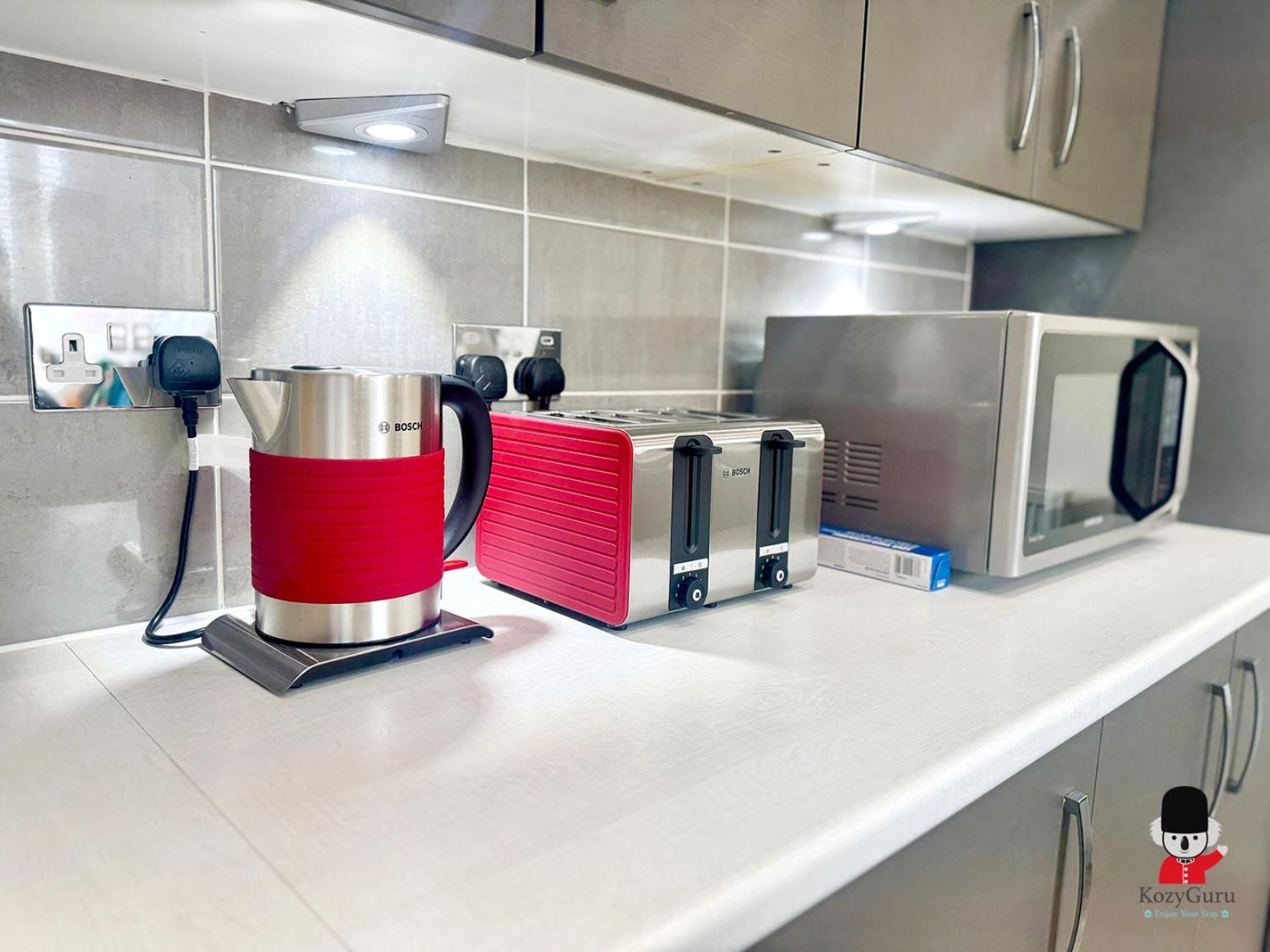 Kozyguru Coop Live 3br Hse With Parking Holiday home Manchester