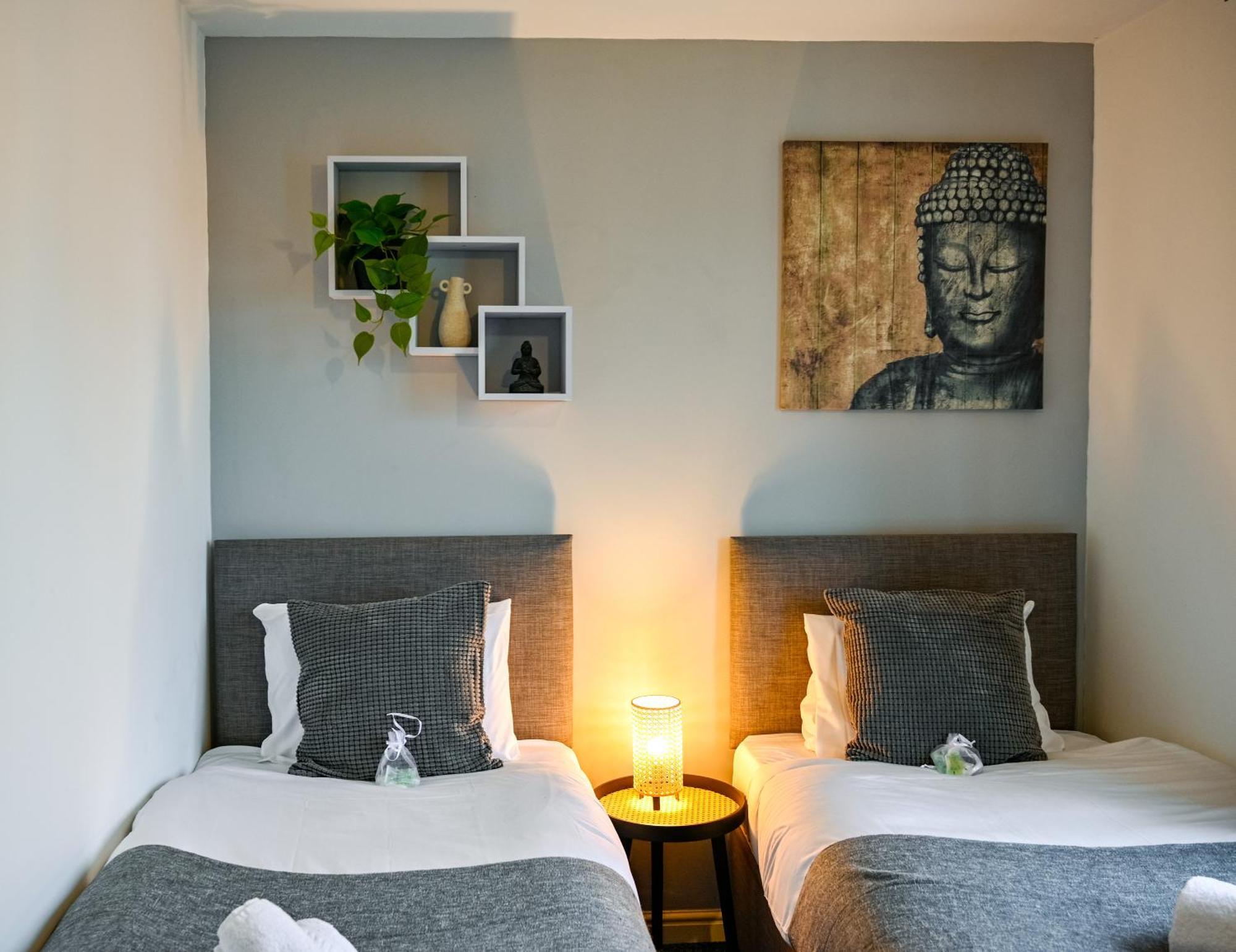 Cosy 4-bed House, Garden, Free Parking & Wifi Appartement Manchester