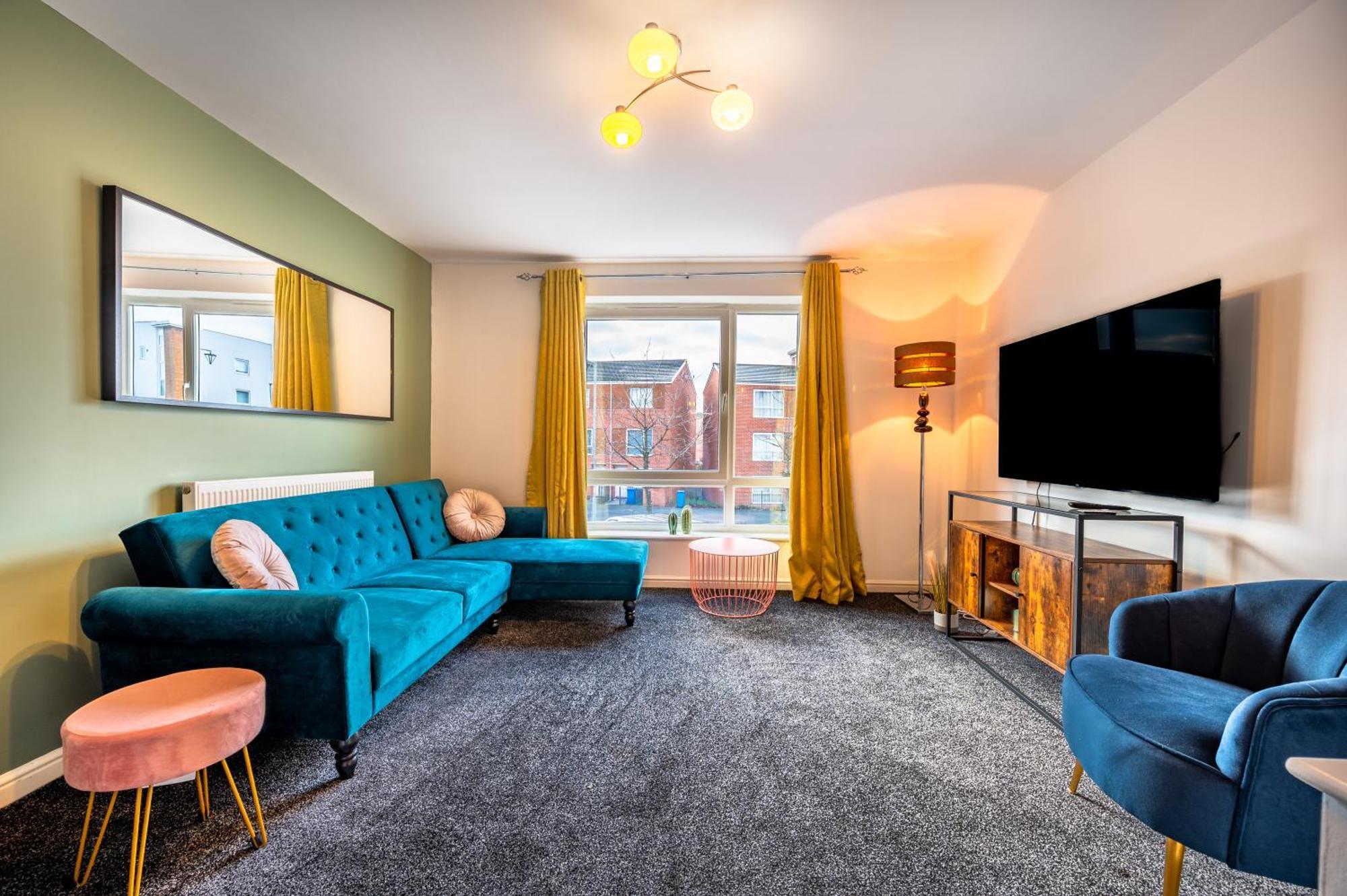 Cosy 4-bed House, Garden, Free Parking & Wifi *