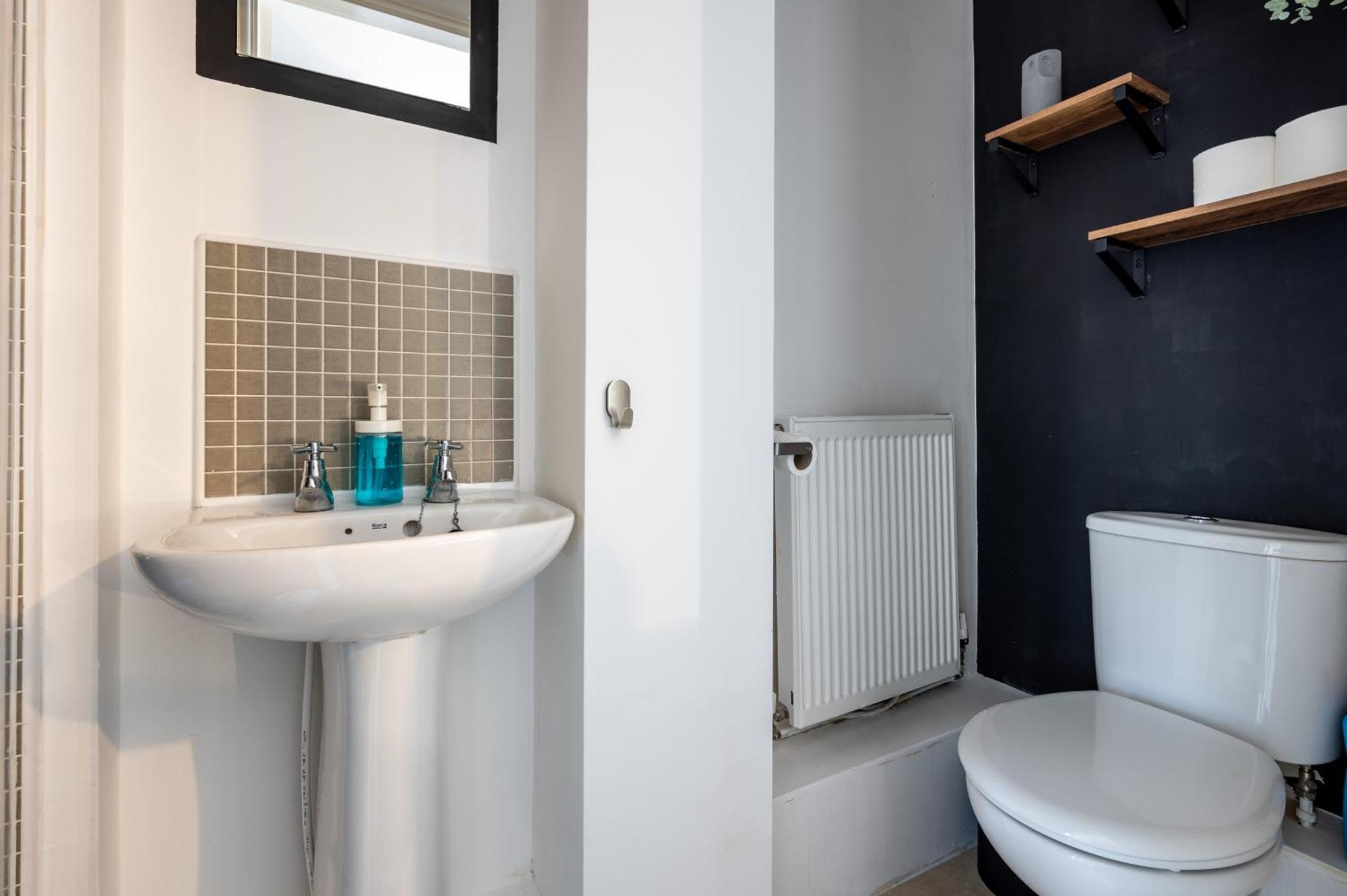 Cosy 4-bed House, Garden, Free Parking & Wifi Appartement Manchester