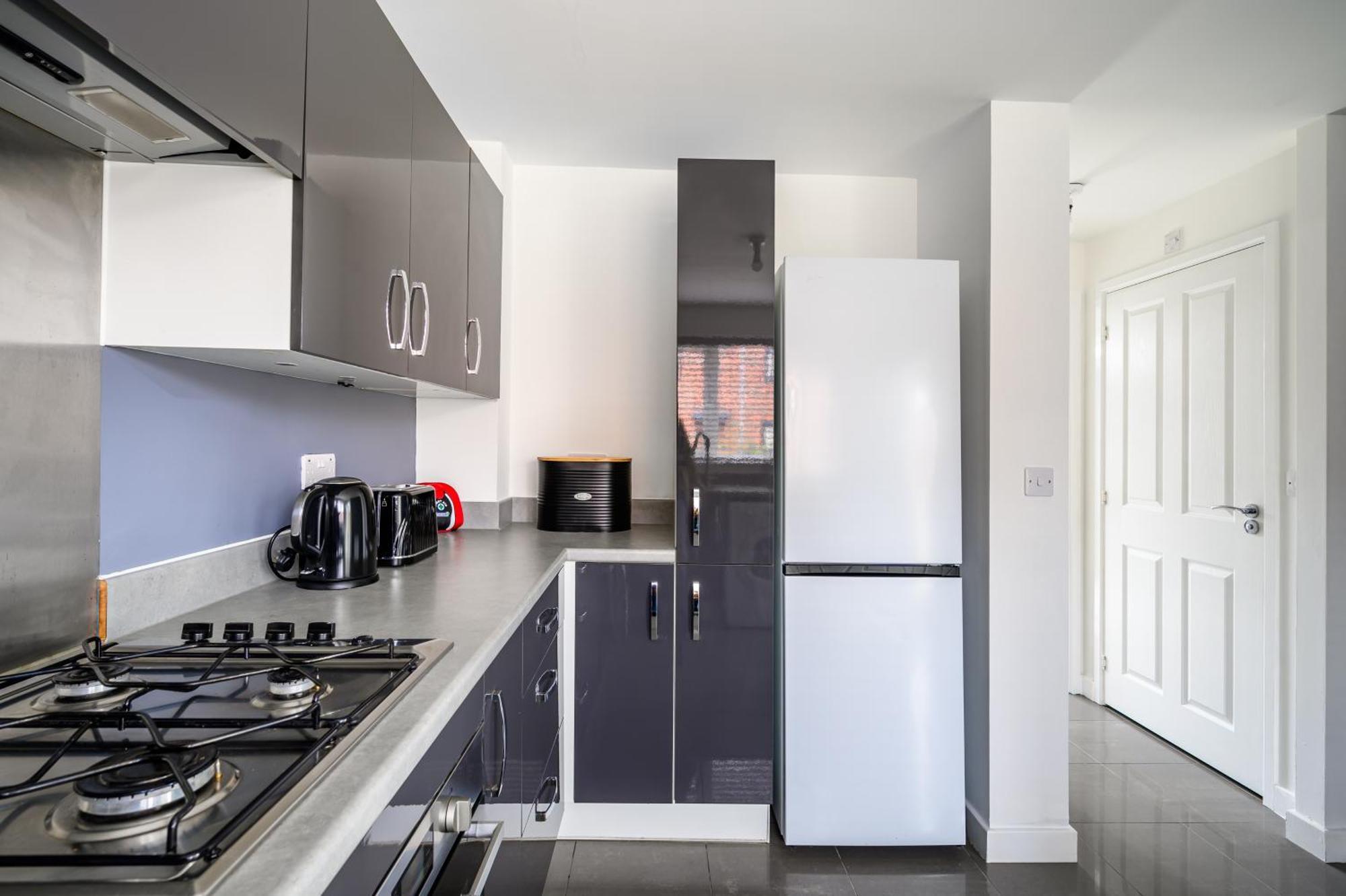 Sleeps 5, Centre 2 Miles, Manchester, Free Fast Wi-fi, Free Parking, Netflix 50-inch Tv, Self-check In - Contractors!