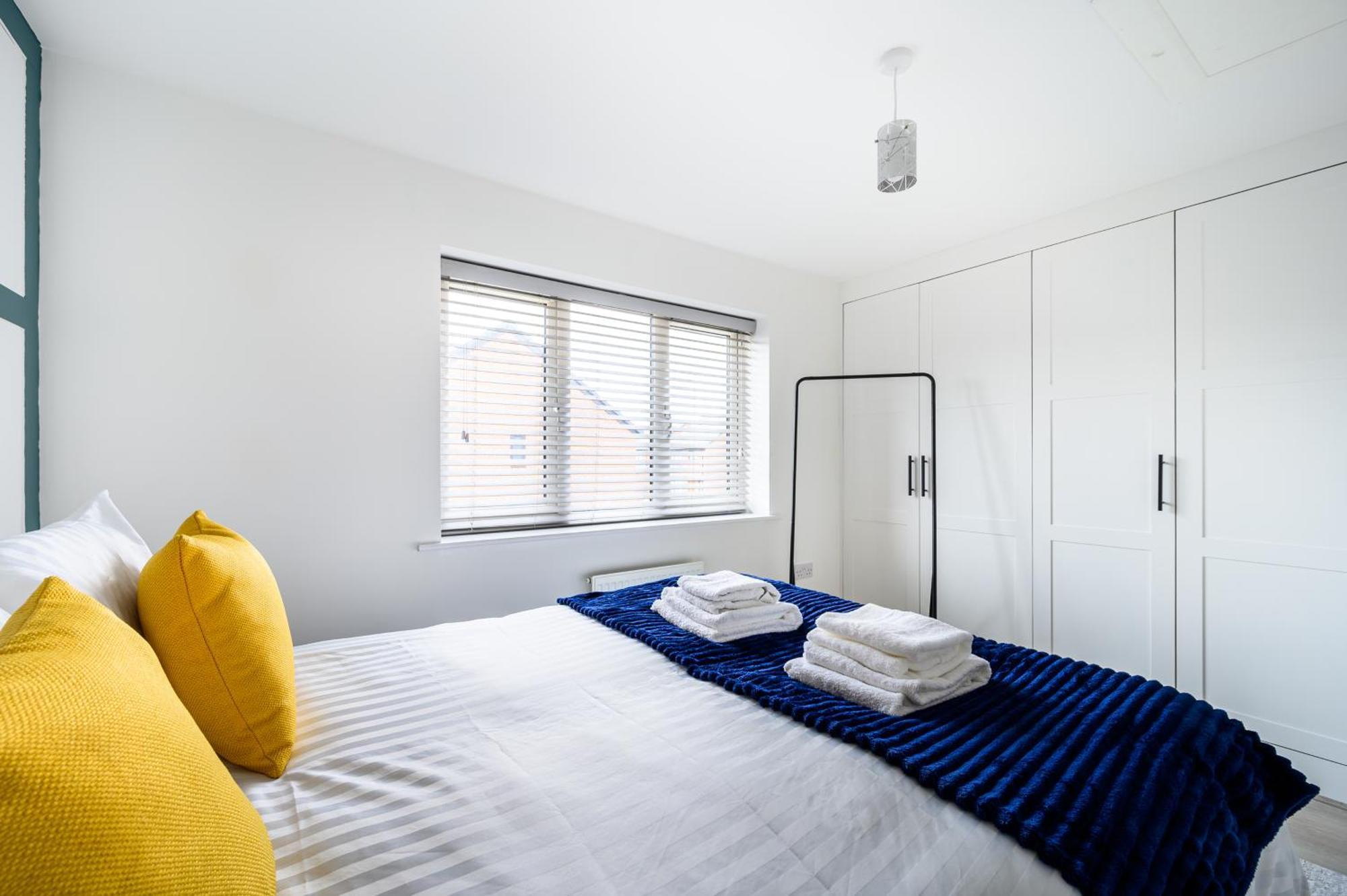Sleeps 5, Centre 2 Miles, Manchester, Free Fast Wi-fi, Free Parking, Netflix 50-inch Tv, Self-check In - Contractors! *