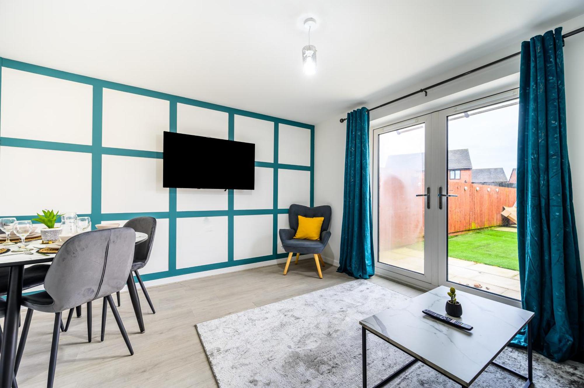 Sleeps 5, Centre 2 Miles, Manchester, Free Fast Wi-fi, Free Parking, Netflix 50-inch Tv, Self-check In - Contractors! * Manchester