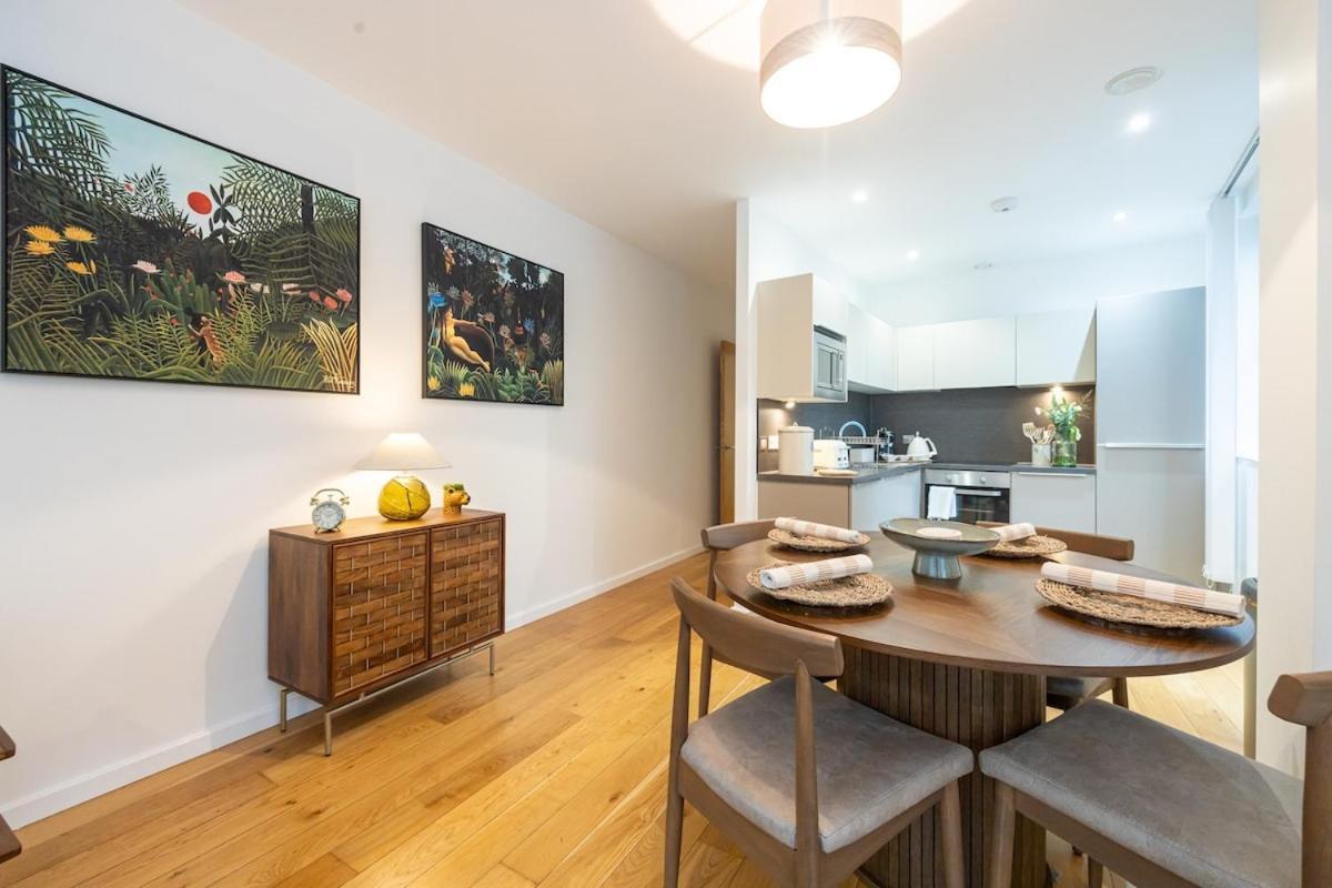 Northern Quarter Luxury 2 Bed With Balcony Apartment Manchester