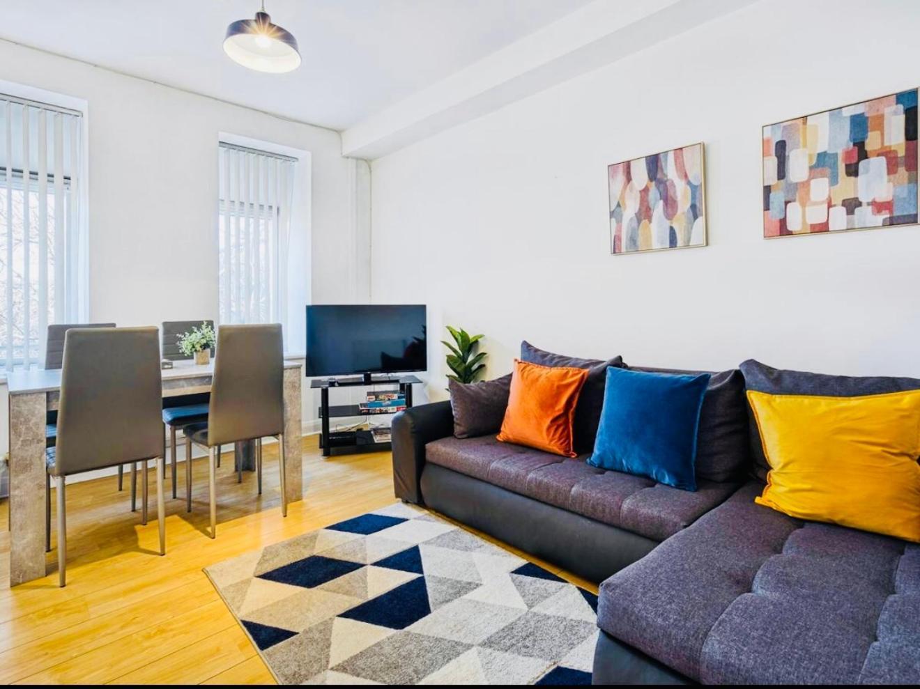 Cosy In The Heart Of Downtown With Parking * Manchester
