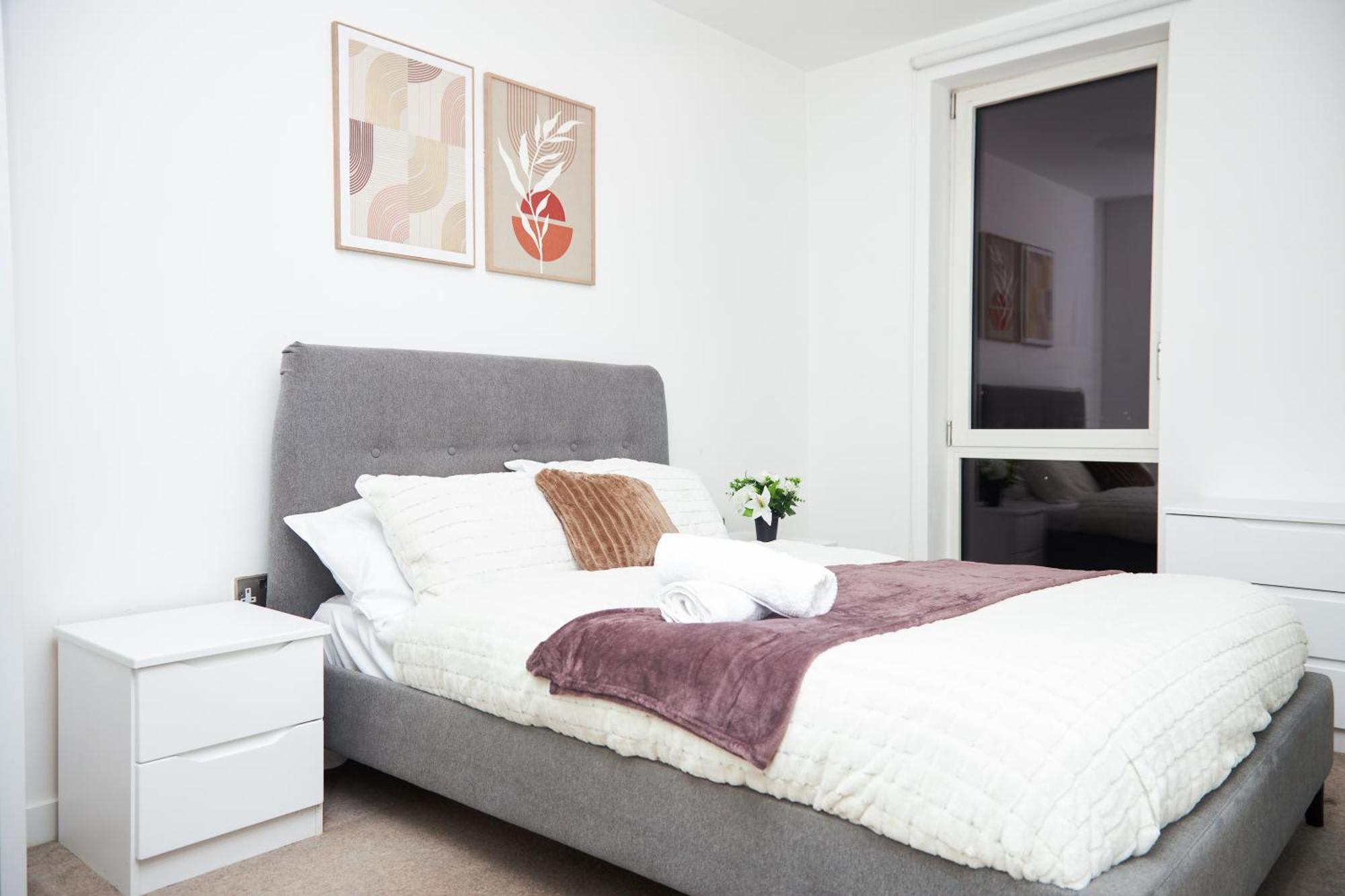 Manc With Balcony Apartment