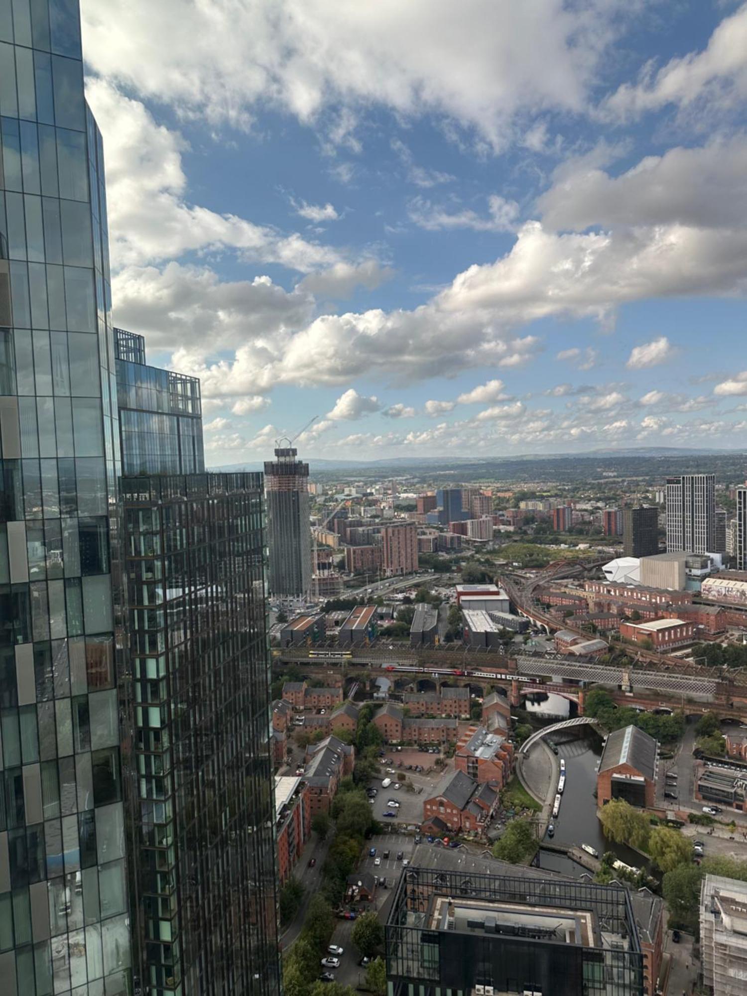 Ahg Luxury Tower - 44th Floor With Stunning Views At Manchester