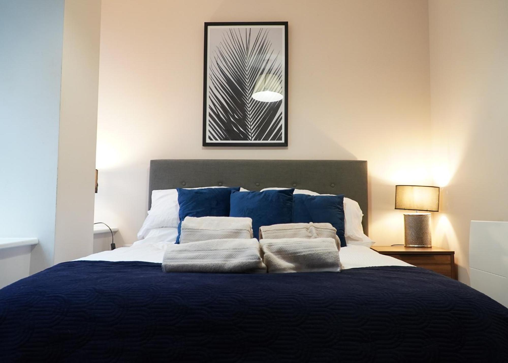 With 2 Parking Spaces! Apartment Manchester