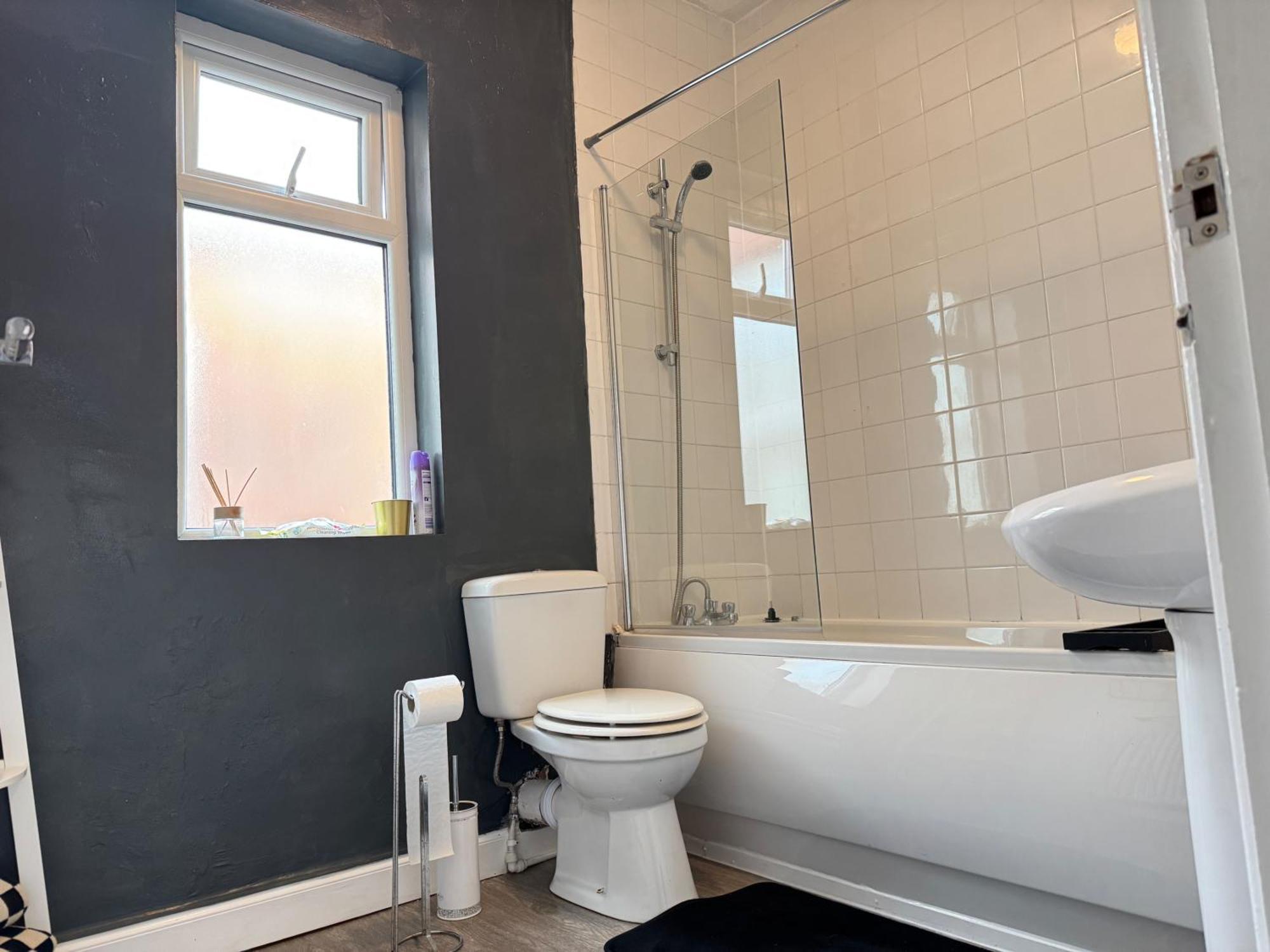 - House - Sleeps 6 - Parking - Garden