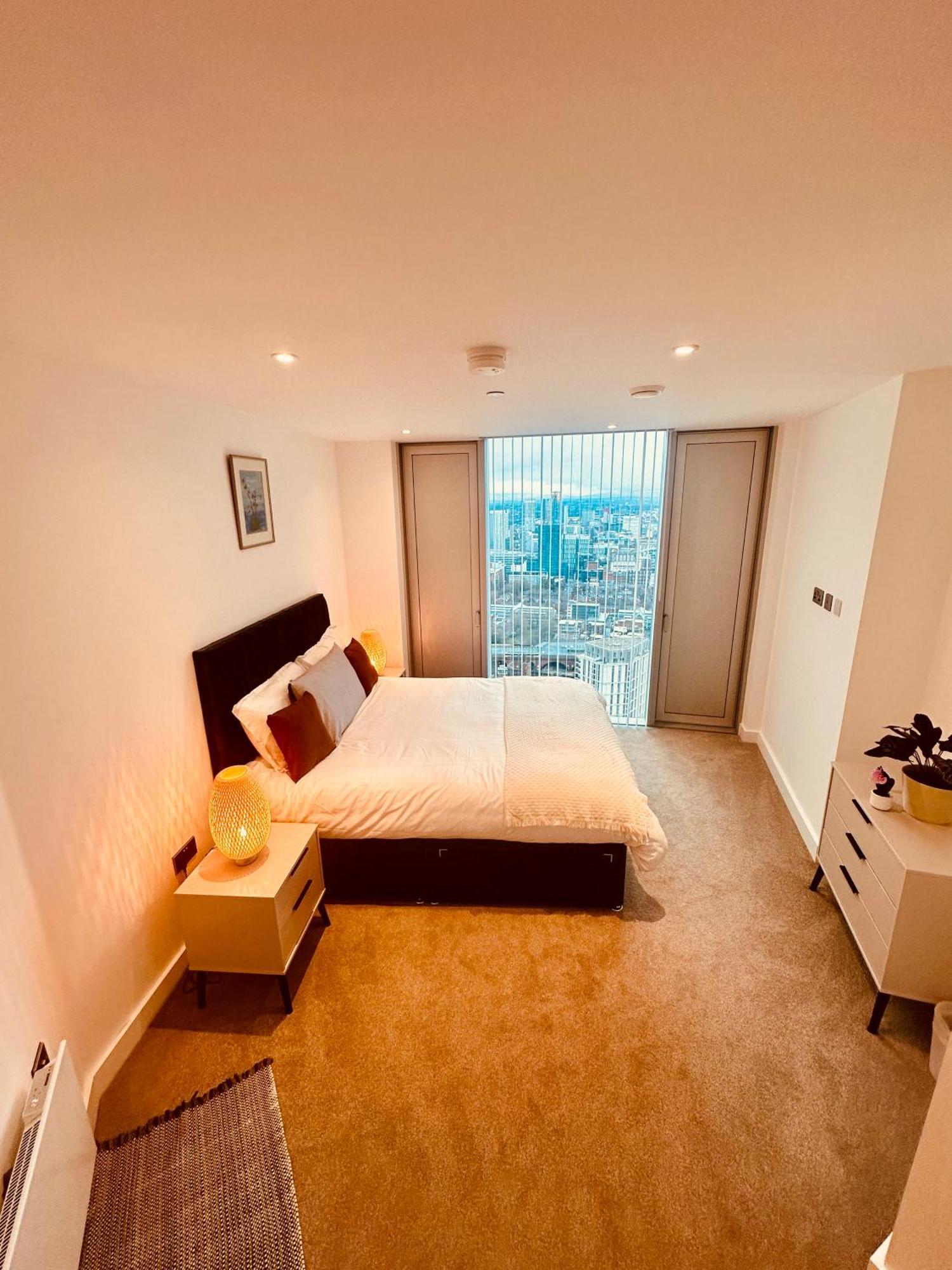 Ahg Luxury Tower - 44th Floor With Stunning Views At * Manchester