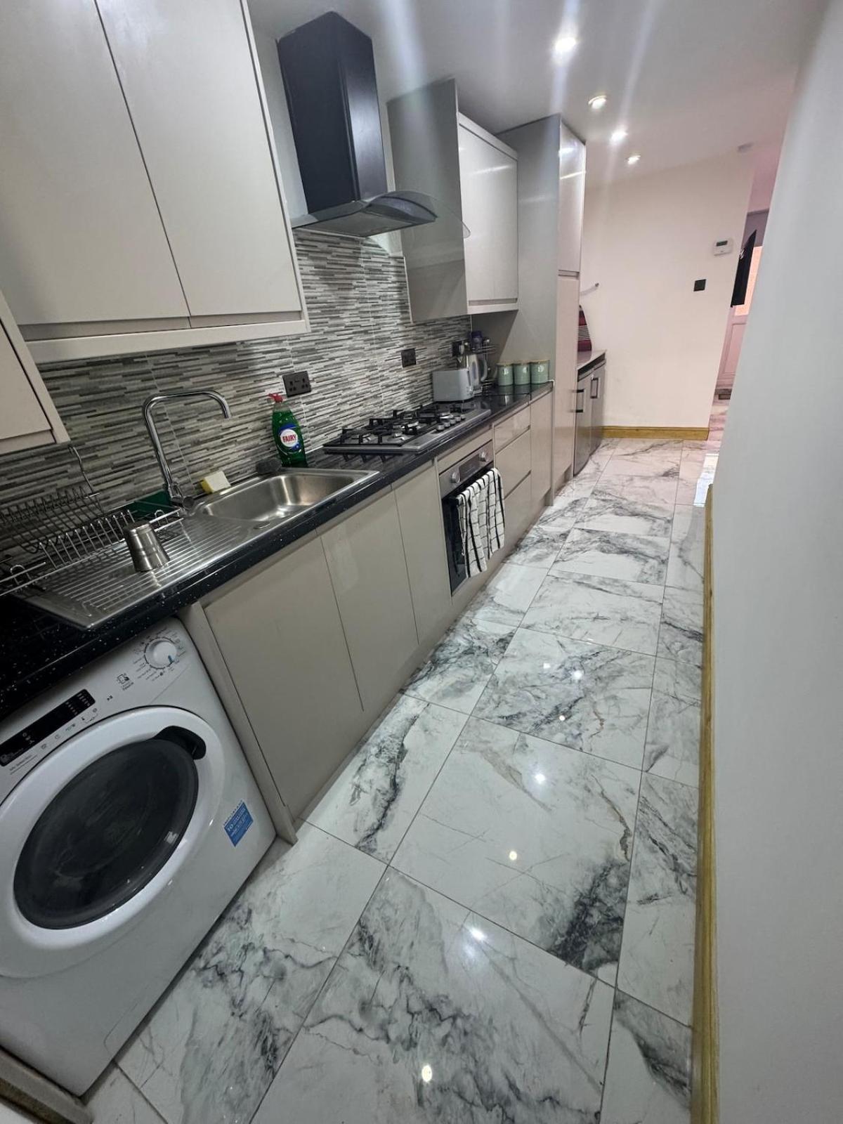 Sindhu Luxury Apartment *