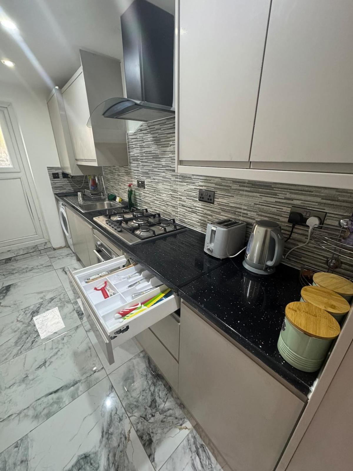 Sindhu Luxury Apartment *