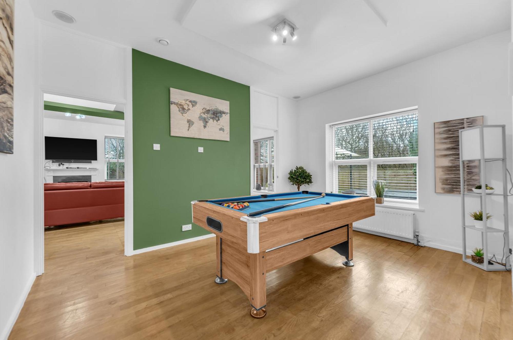 House Retreat - Sleeps 18 * Manchester