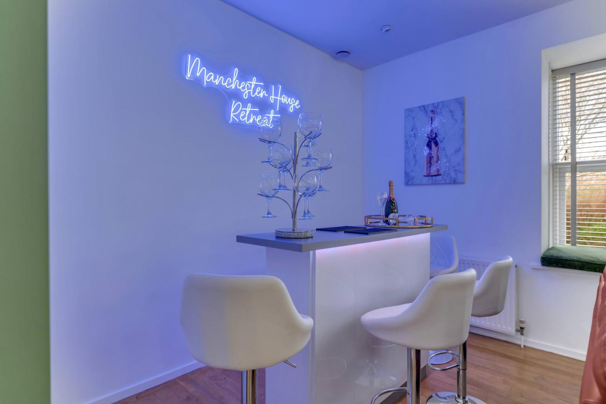 House Retreat - Sleeps 18 * Manchester