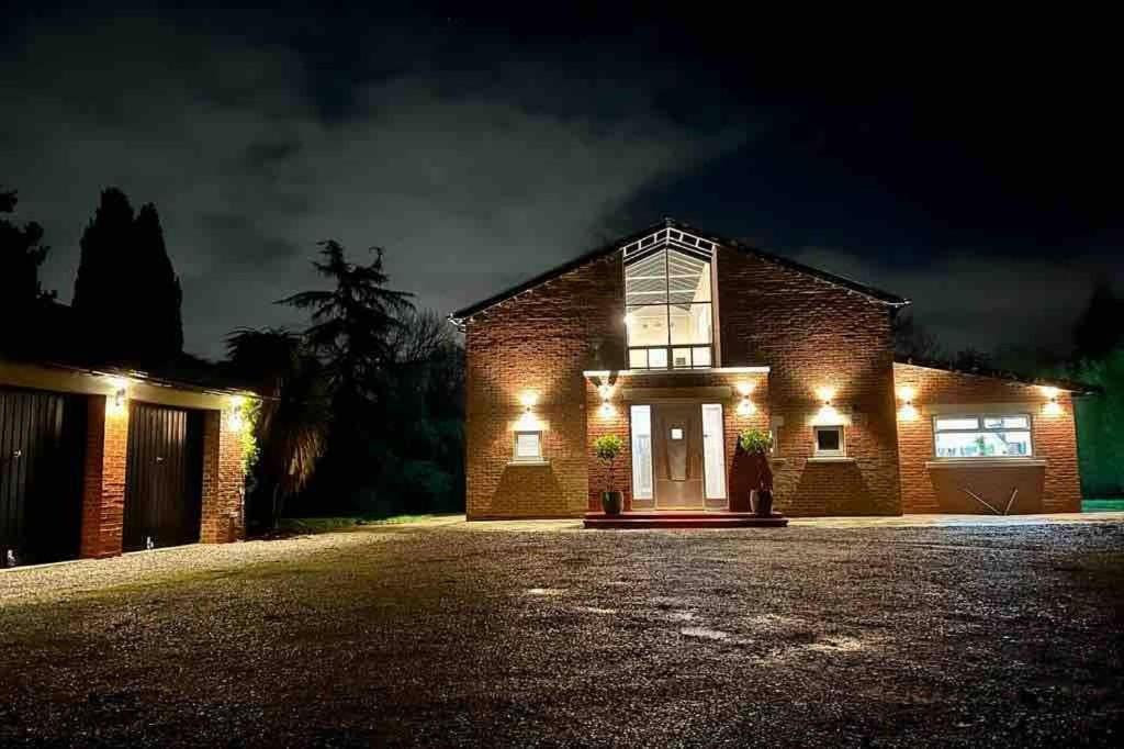 House Retreat - Sleeps 18