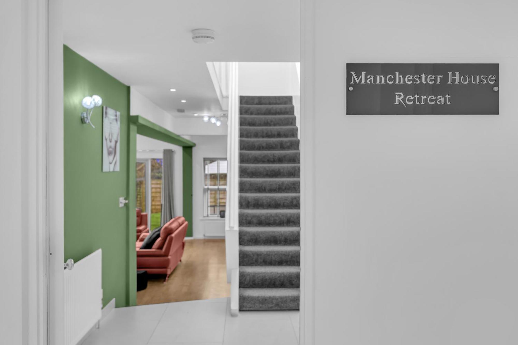 House Retreat - Sleeps 18 Manchester