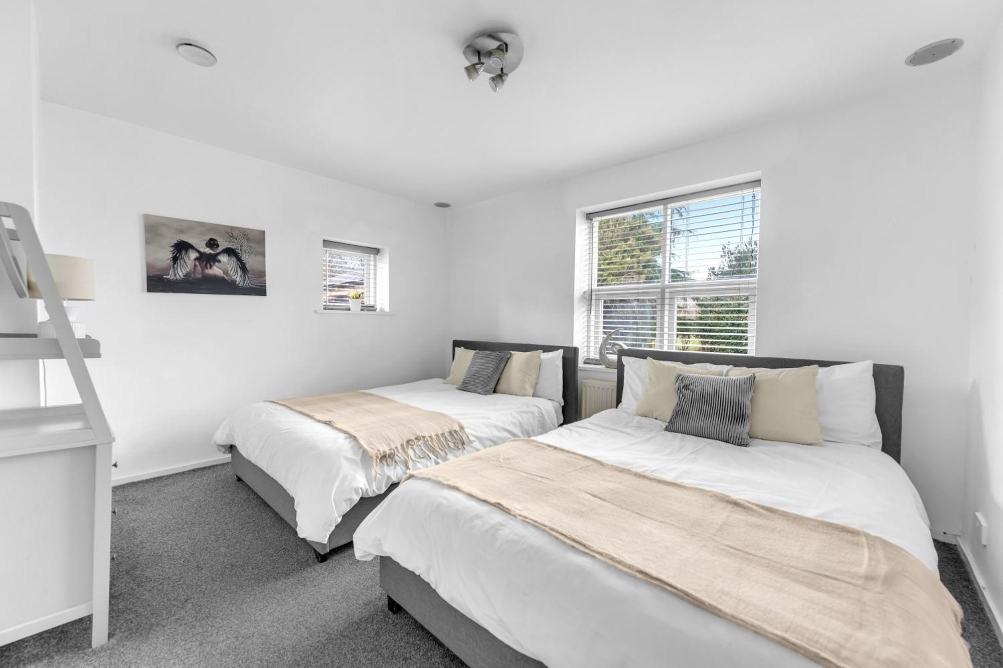 House Retreat - Sleeps 18 * Manchester