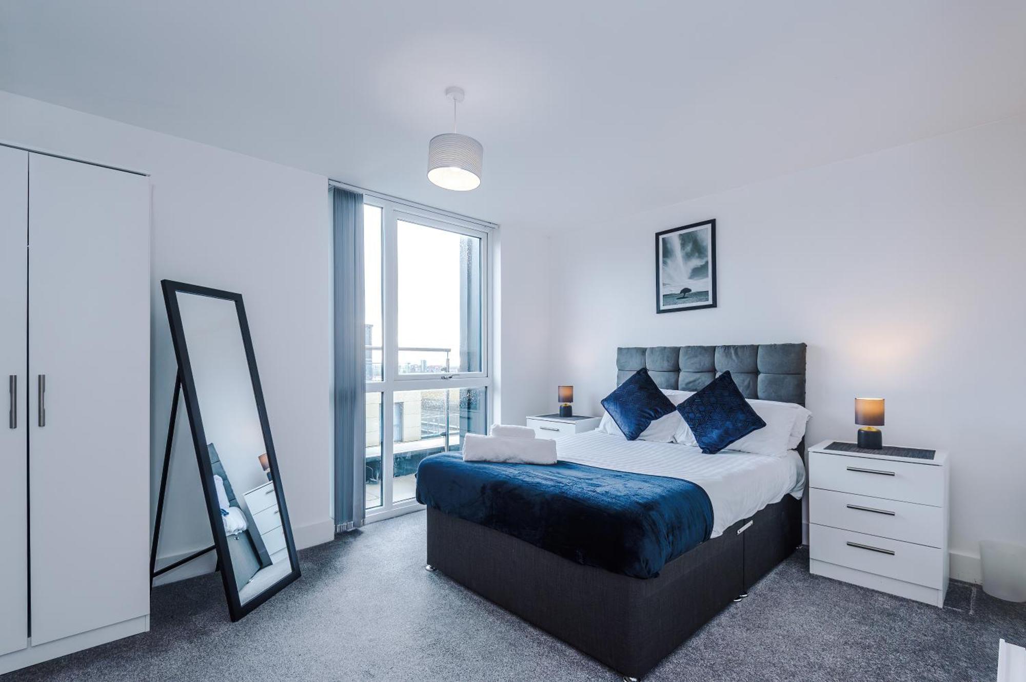 2 Bedroom Penthouse With Balcony By Host A * Manchester
