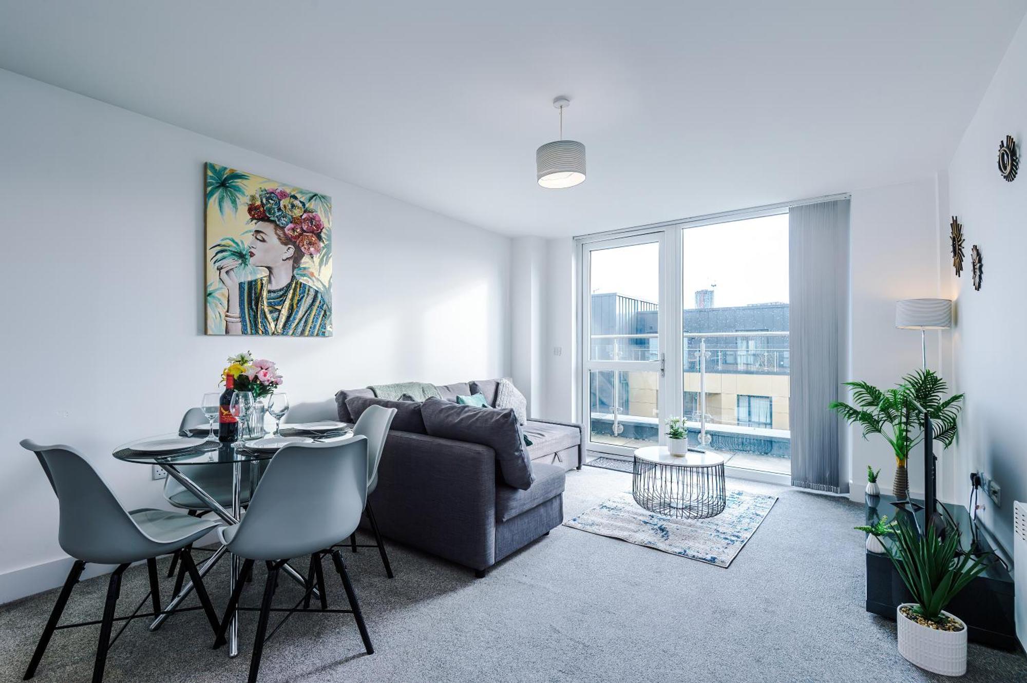 2 Bedroom Penthouse With Balcony By Host A Apartment Manchester
