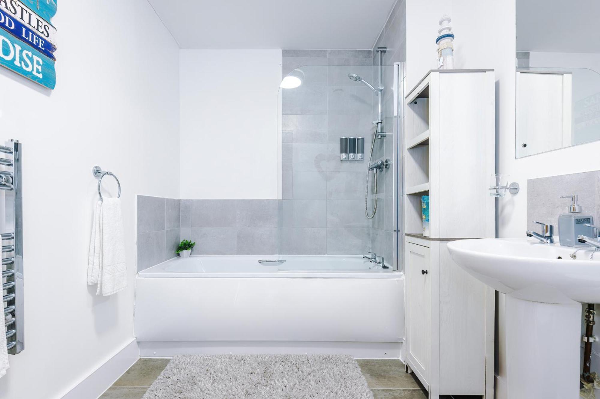 2 Bedroom Penthouse With Balcony By Host A Manchester